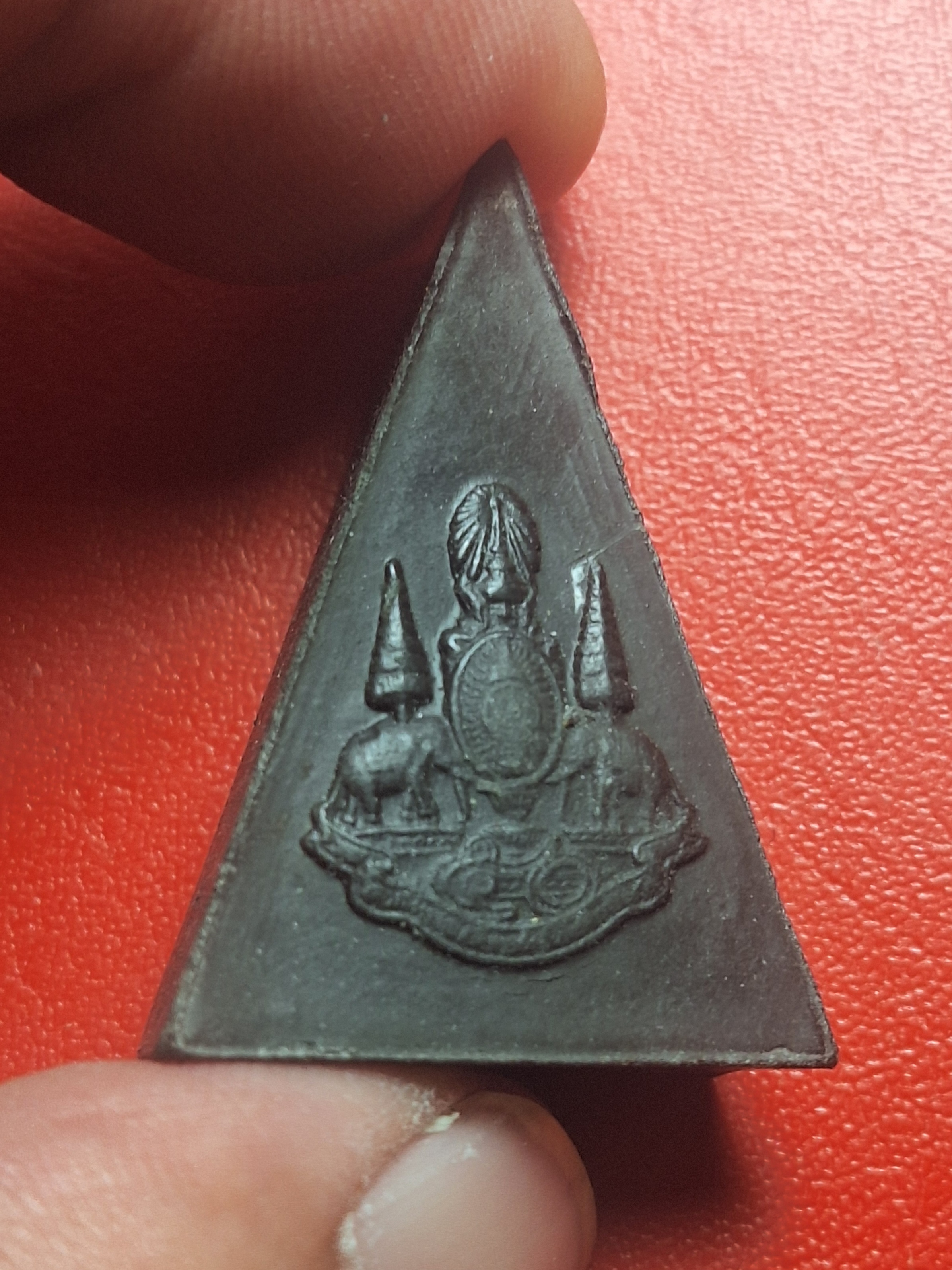 พระสมเด็จจิตรลดา โครงการหลวง ในหลวงครองราชย์ครบ๕๐ปี ปี๒๕๓๙ เนื้อผงสีดำ(องค์ที่1)