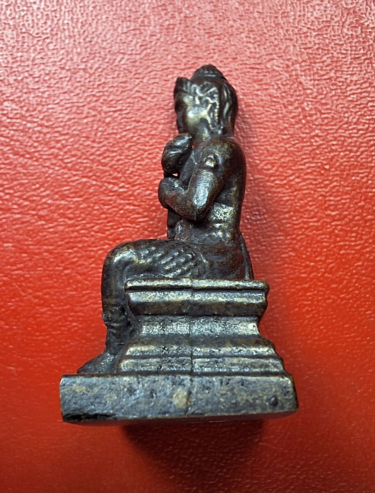 รูปหล่อพระวิษณุ เทพแห่งศิลปะการช่าง ประทับนั่ง ถือดอกบัว เนื้อทองเหลือง(องค์ที่3)