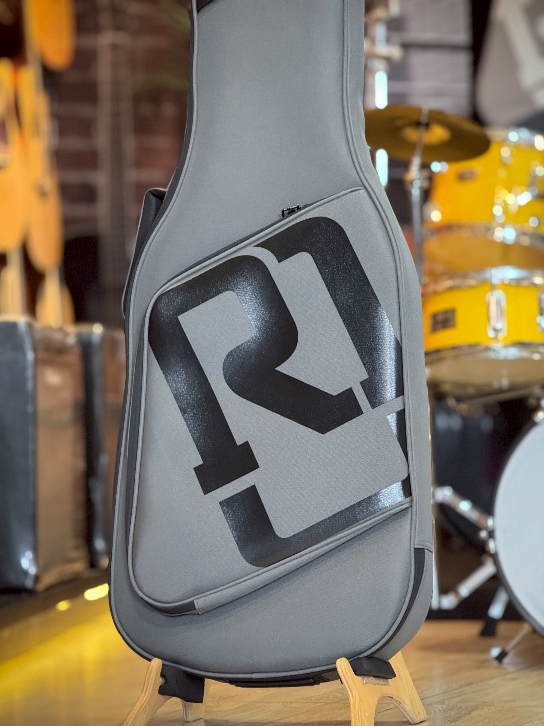 ซอฟเคสเบส Real Mission ฟองน้ำหนา Soft Case กระเป๋ากีต้าร์เบส มีหมอนรองคอ ป้องกันการกระแทกอย่างดี