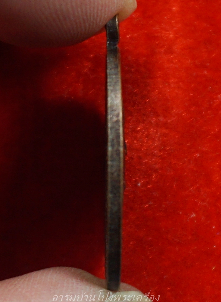 หลวงพ่อบุญรอด วัดอุบลวรรณาราม หลังยันต์หนุมานเชิญธง ปี๒๕๔๘ เนื้อทองแดงรมดำ(องค์ที่1)