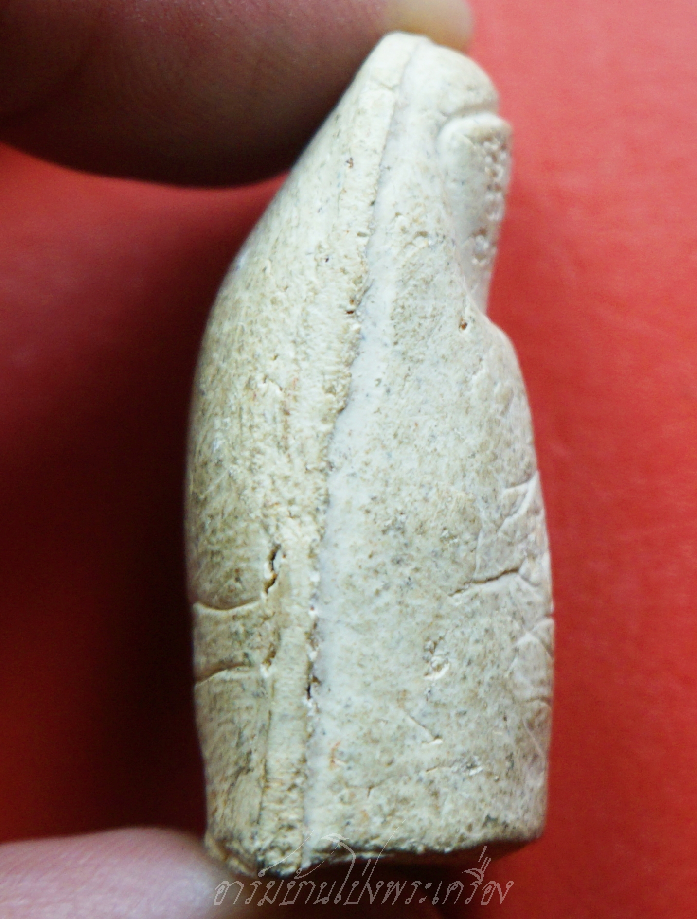 หลวงพ่อคูณ วัดบ้านไร่ นิ้วโป้งจำลอง ลงอักขระยันต์ ปี๒๕๓๖ เนื้อผง(องค์ที่13)