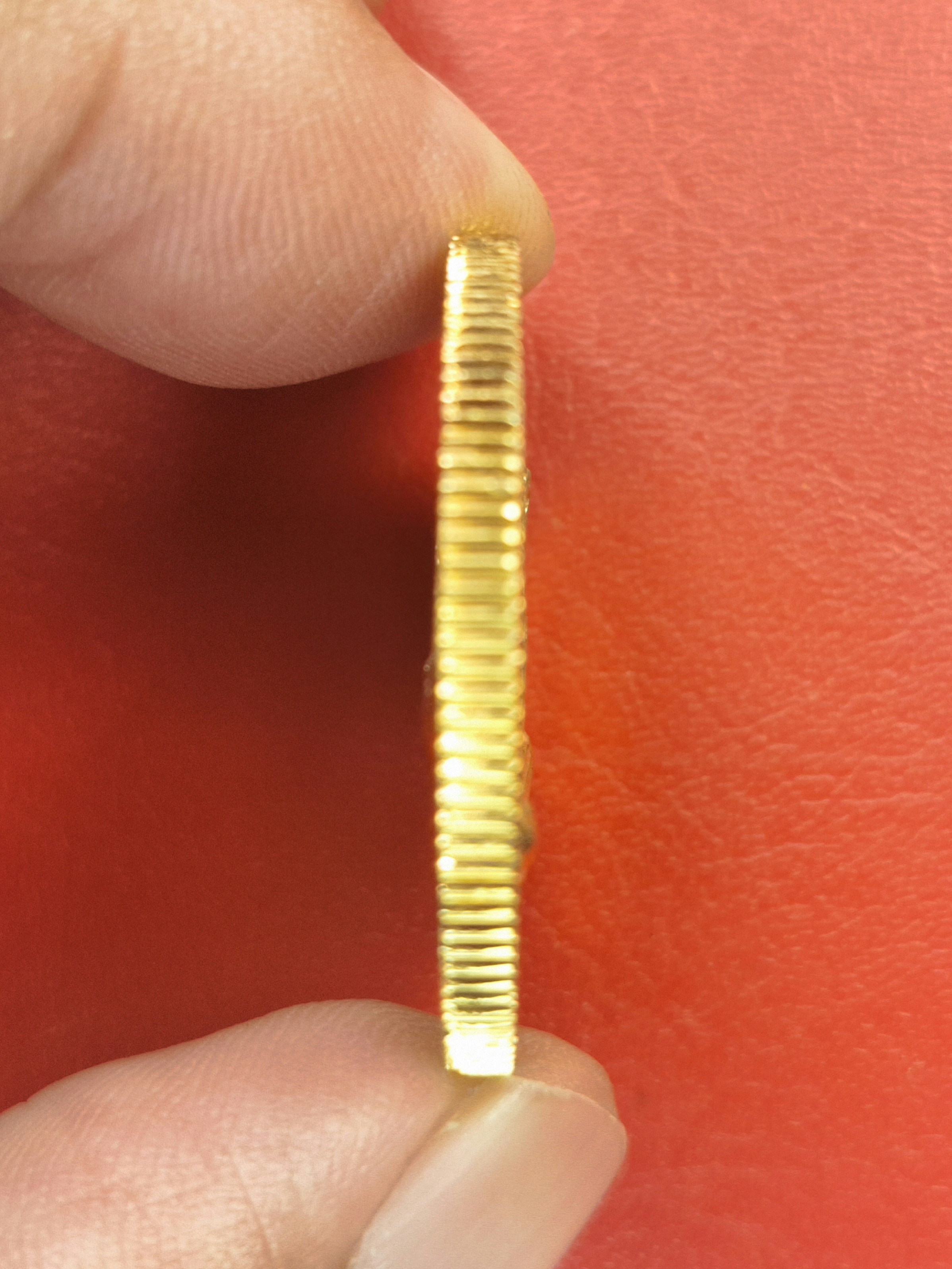 เหรียญ ๑๘ พระอรหันต์นาคเสน(ปางชูมือ) พิธีมหาพุทธาภิเษก วัดสุทัศน์เทพวราราม ปี๒๕๓๙ วันเพ็ญเดือน๑๒ ขอบสตางค์ เนื้อกะไหล่ทอง(องค์ที่1)