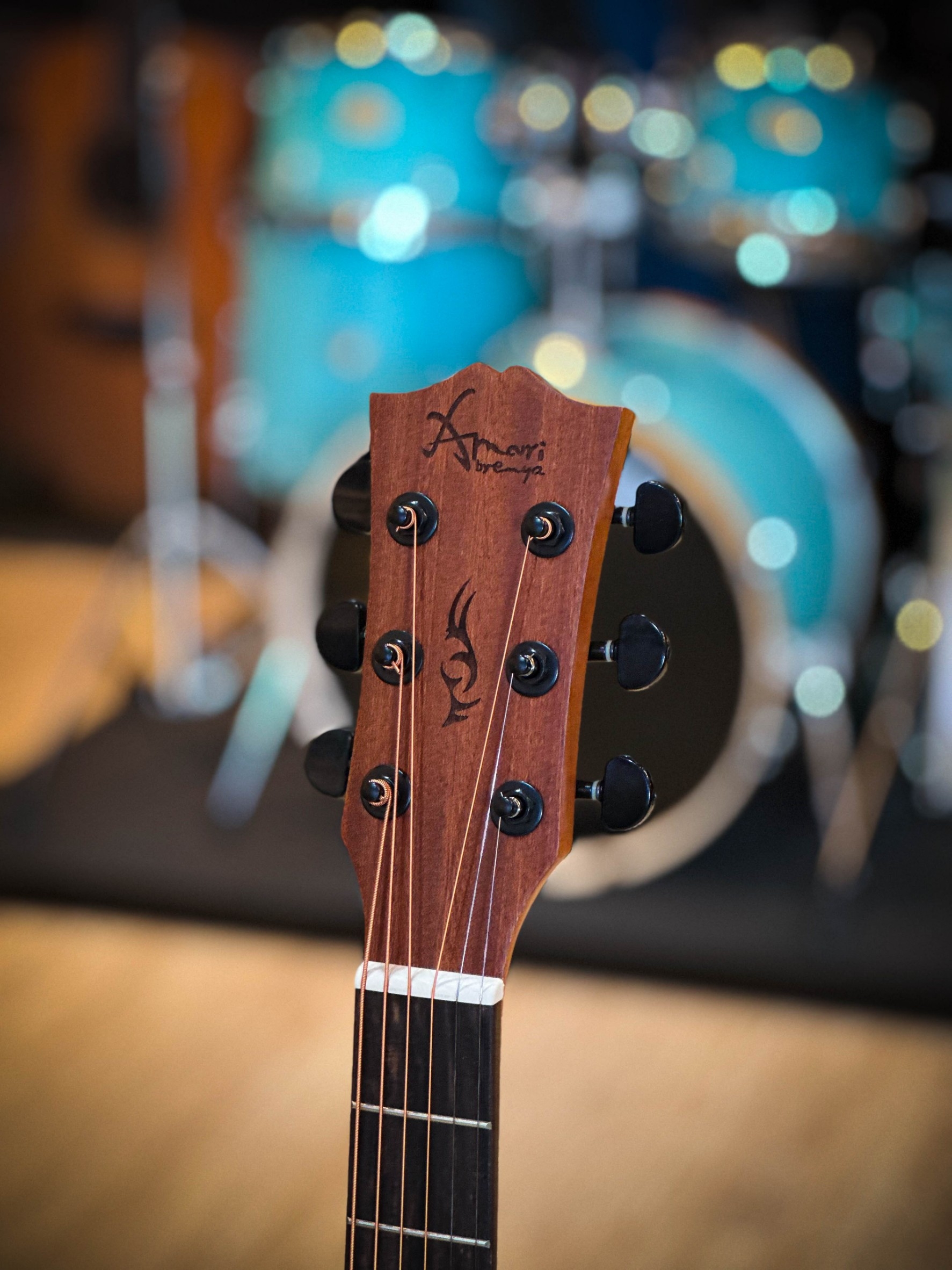 Amari By Enya AM-418C กีตาร์โปร่งไฟฟ้า 41 นิ้วคอเว้า สีไม้