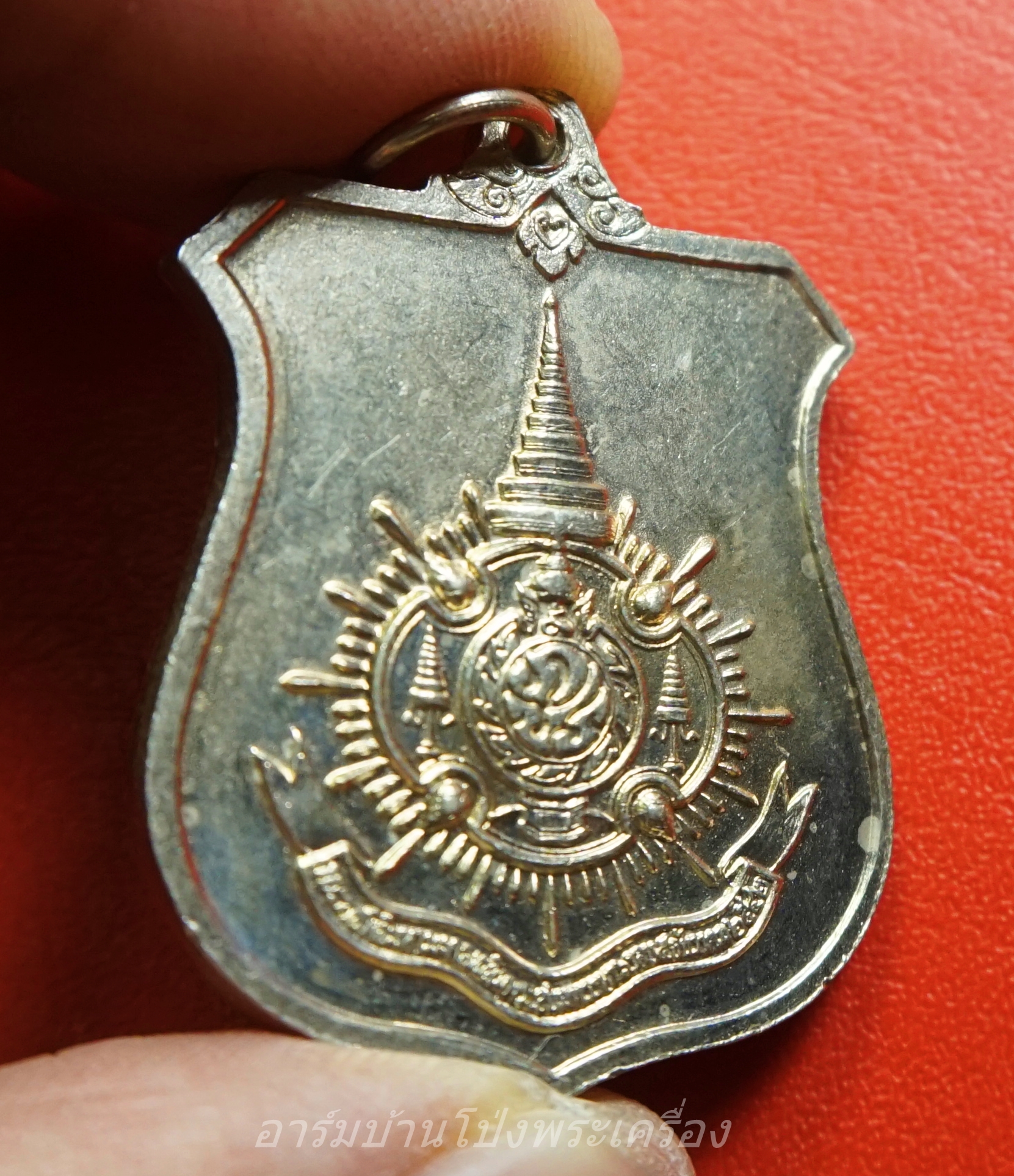 ในหลวงรัชกาลที่๙ ที่ระลึกเฉลิมพระชนมพรรษา 6 รอบ 72 พรรษา พ.ศ.2542 พิธีพุทธาภิเษกโดยพระเกจิอาจารย์แห่งยุค โดยมีสมเด็จพระสังฆราชฯ เป็นองค์ประธาน จัดสร้างโดยมูลนิธิ พลเอกเปรม ติณสูลานนท์(องค์ที่3)