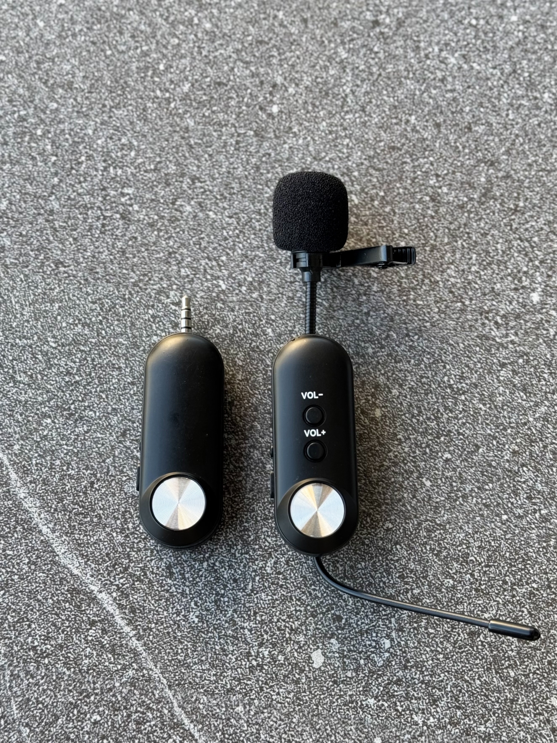 ไมค์ไร้สาย สำหรับไลฟ์สด สมาร์ทโฟน/กล้อง ตัดสียงรบกวน ไมค์หนีบปกเสื้อ เหมาะสำหรับงานวิดิโอ รับเสียงได้ดี