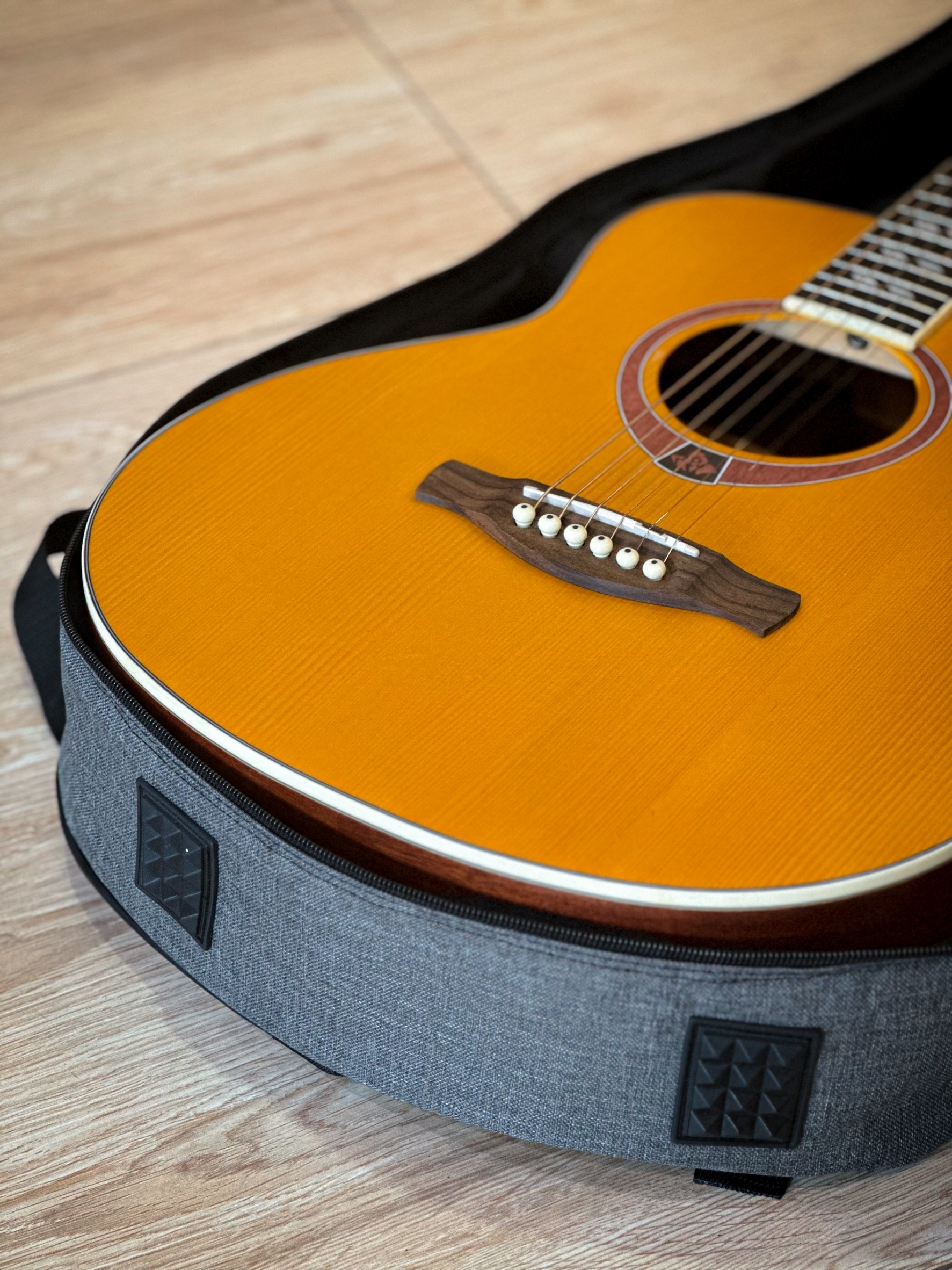 กระเป๋ากีตาร์โปร่ง TAKANE 5 มิล ซอฟเคสกีต้าร์โปร่งขนาด 36 นิ้ว มีที่รองก้น/รัดคออย่างดี