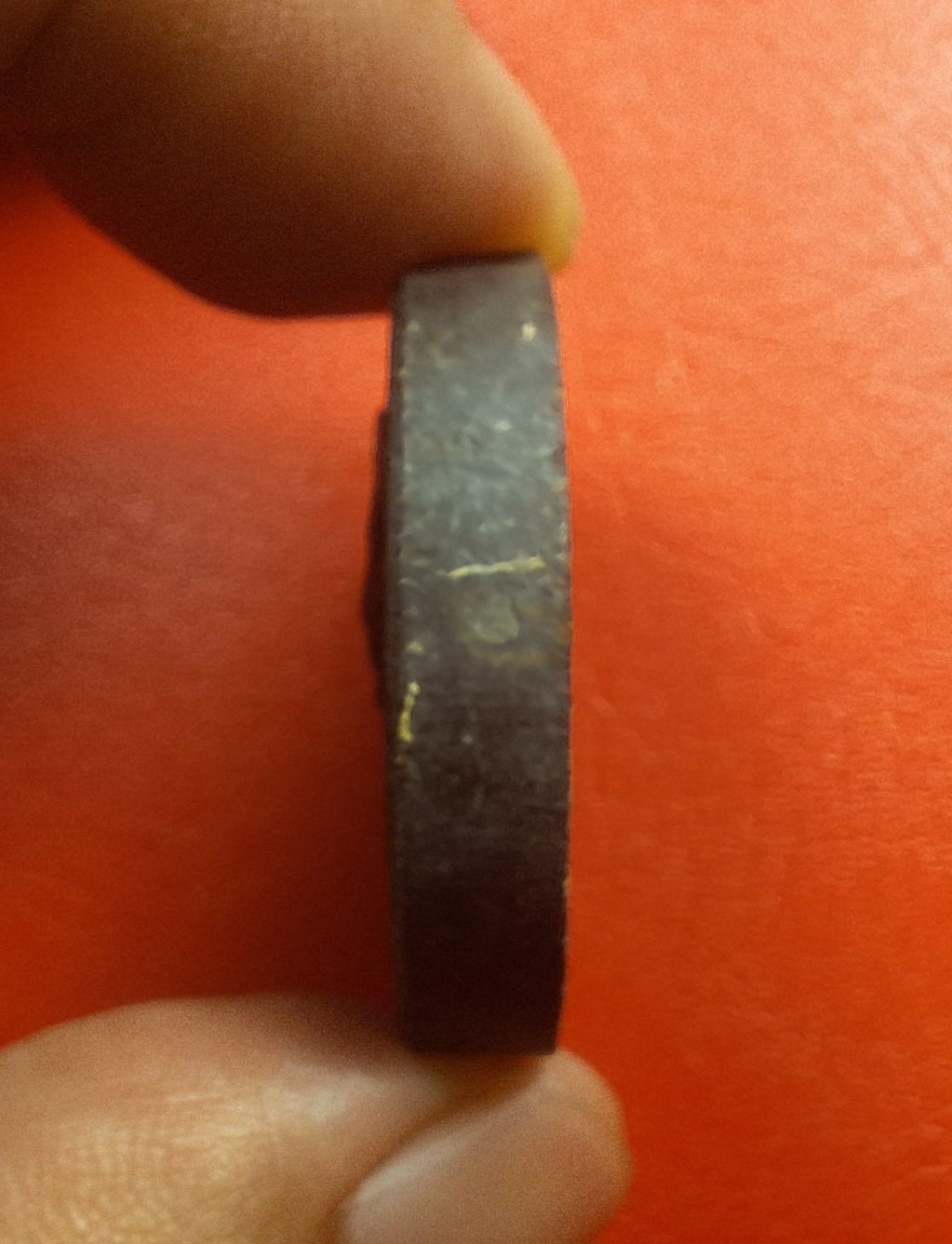 ยี่กอฮง วัดป้อมรามัญ หลังชูชกเศรษฐี รุ่นรวยอมตะ ปี๒๕๖๓ เนื้อผงสีดำฝังตะกรุด(องค์ที่1)