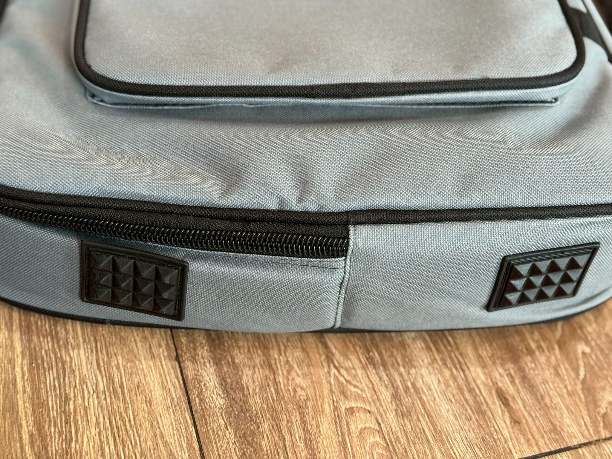 กระเป๋าเบส Fender สีดำ/สีเทา ซอฟเคสเบสไฟฟ้า บุฟองน้ำ 12 มิล ผ้า600D มีที่รองก้น/หมอนรองคอ/สะพายหลัง