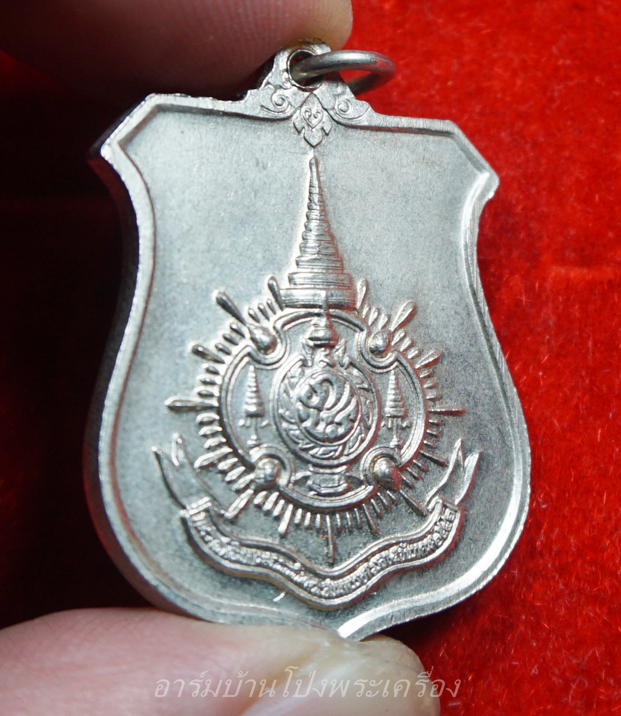 ในหลวงรัชกาลที่๙ ที่ระลึกเฉลิมพระชนมพรรษา 6 รอบ 72 พรรษา พ.ศ.2542 พิธีพุทธาภิเษกโดยพระเกจิอาจารย์แห่งยุค โดยมีสมเด็จพระสังฆราชฯ เป็นองค์ประธาน จัดสร้างโดยมูลนิธิ พลเอกเปรม ติณสูลานนท์(องค์ที่1)