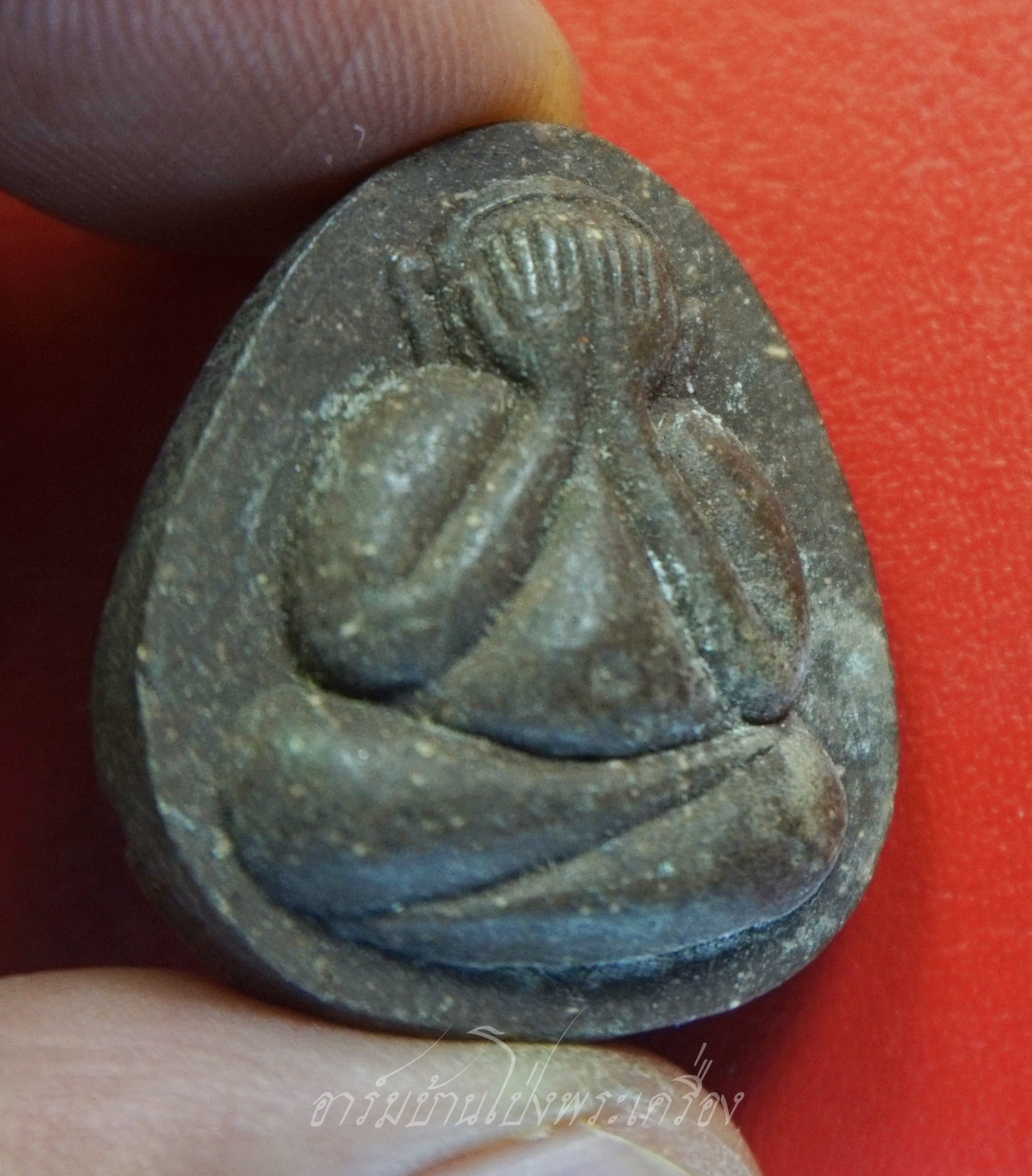 พระปิดตา ผงเหล็กไหล รุ่นแรก หลวงพ่อสัมฤทธิ์ วัดถ้ำแฝด จ.กาญจนบุรี ปี๒๕๓๙ เนื้อผงสีน้ำตาล(องค์ที่1)