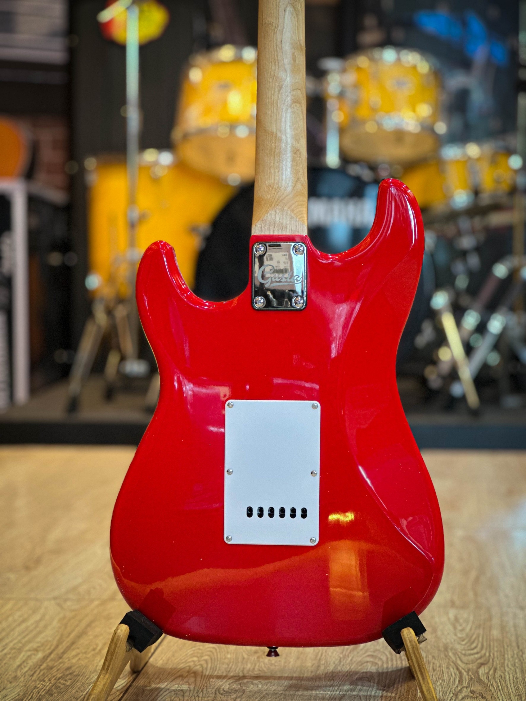 กีต้าร์ไฟฟ้า Gusta รุ่น GST-01 ปิ๊กอัพแบบ HSS มีหลายสี เสียงหนา เล่นได้ทุกแนว *รับประกันสินค้า*