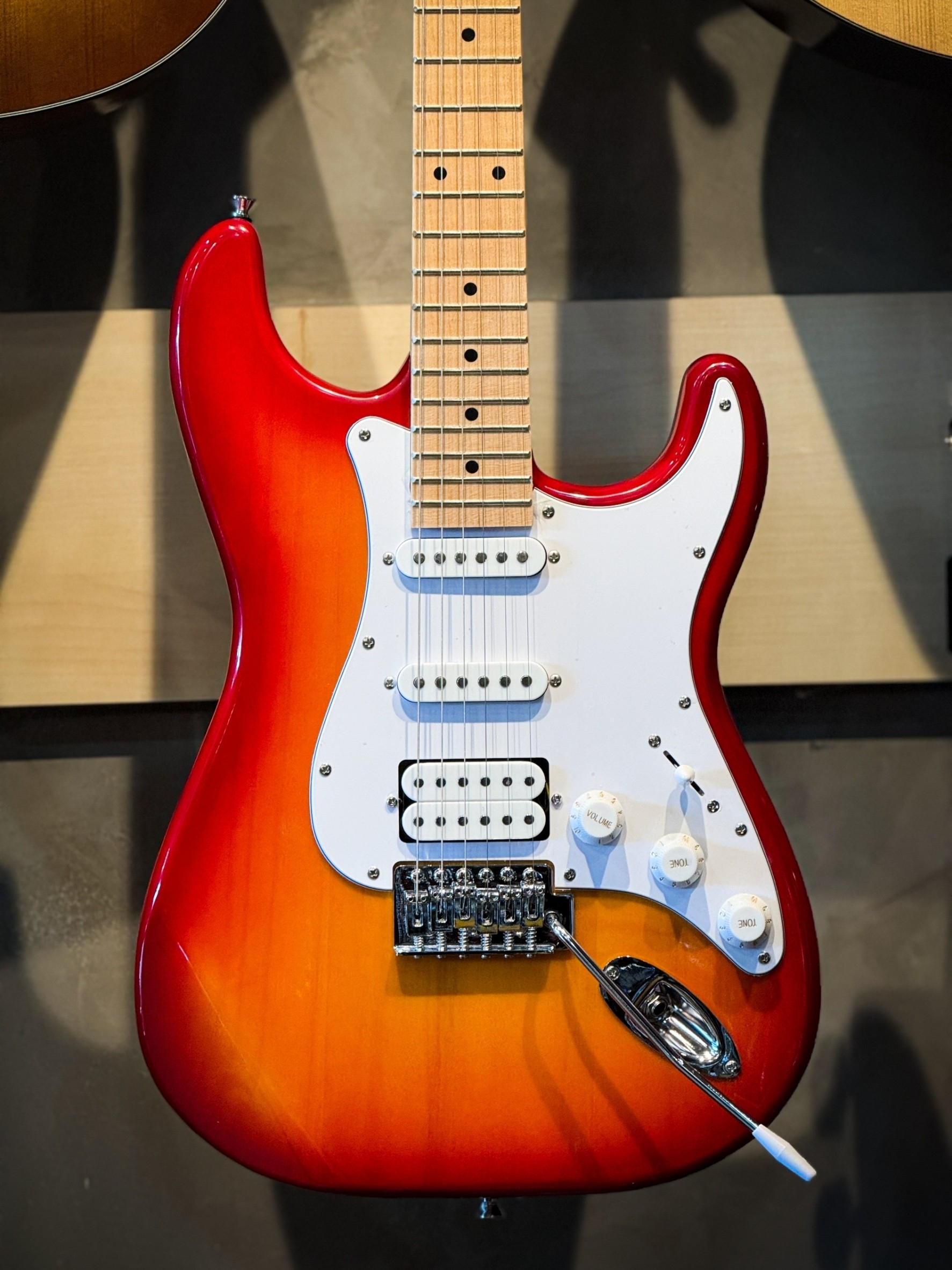 กีต้าร์ไฟฟ้า Fusion ST-SSH-F ปิ๊กอัพ HSS มีเซตแอมป์ 10 วัตต์ - ฟรี กระเป๋า ปิ๊ก4อัน ใบคอร์ด ประแจ สายแจ็ค