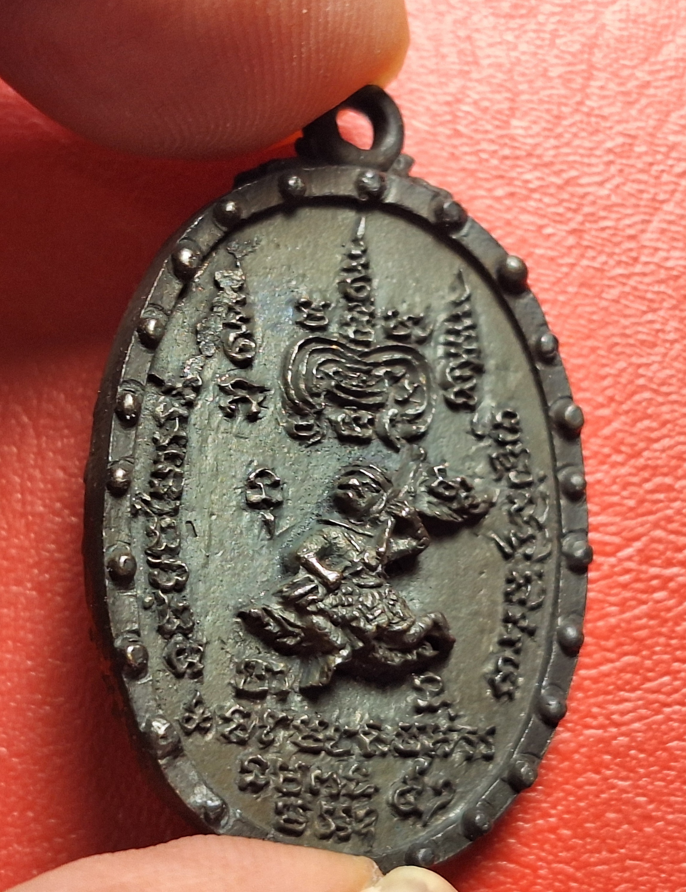 หลวงพ่อปราโมทย์ วัดเขาชะงุ้ม เหรียญหล่อ เนื้อทองเหลืองรมดำ(องค์ที่2)