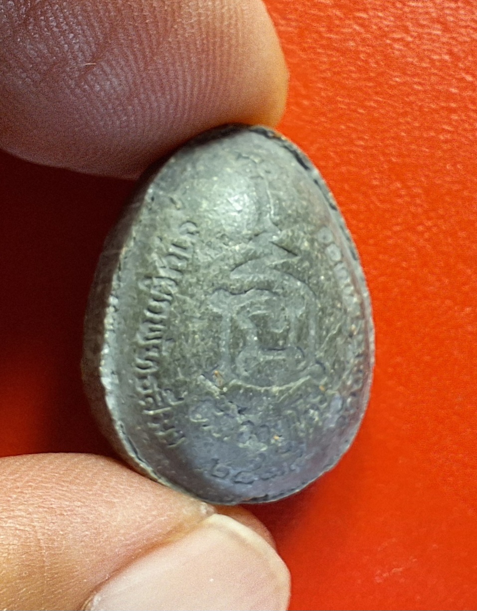 หลวงปู่โต๊ะ วัดถ้ำสิงโตทอง ที่ระลึกในงานผูกพัทธสีมา ปี๒๕๓๕ กนกข้าง เนื้อผงใบลาน(องค์ที่2)