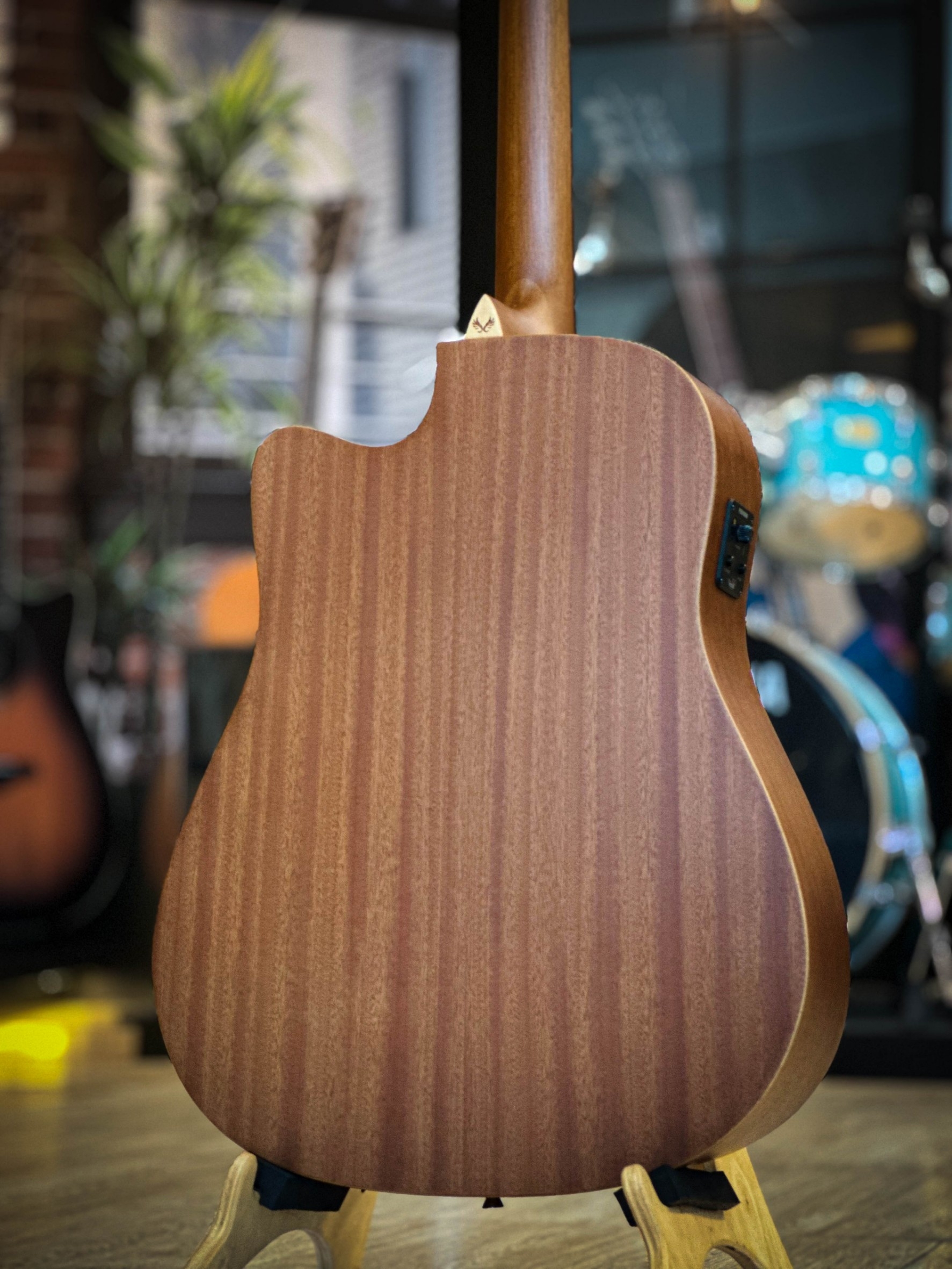 กีต้าร์โปร่งไฟฟ้า Veelah รุ่น V1-DCE ไม้หน้าแท้ ขนาด 41 นิ้ว ฟรี กระเป๋าซอฟเคสหนาของแท้ + ปิ๊กกีต้าร์ 2 อัน