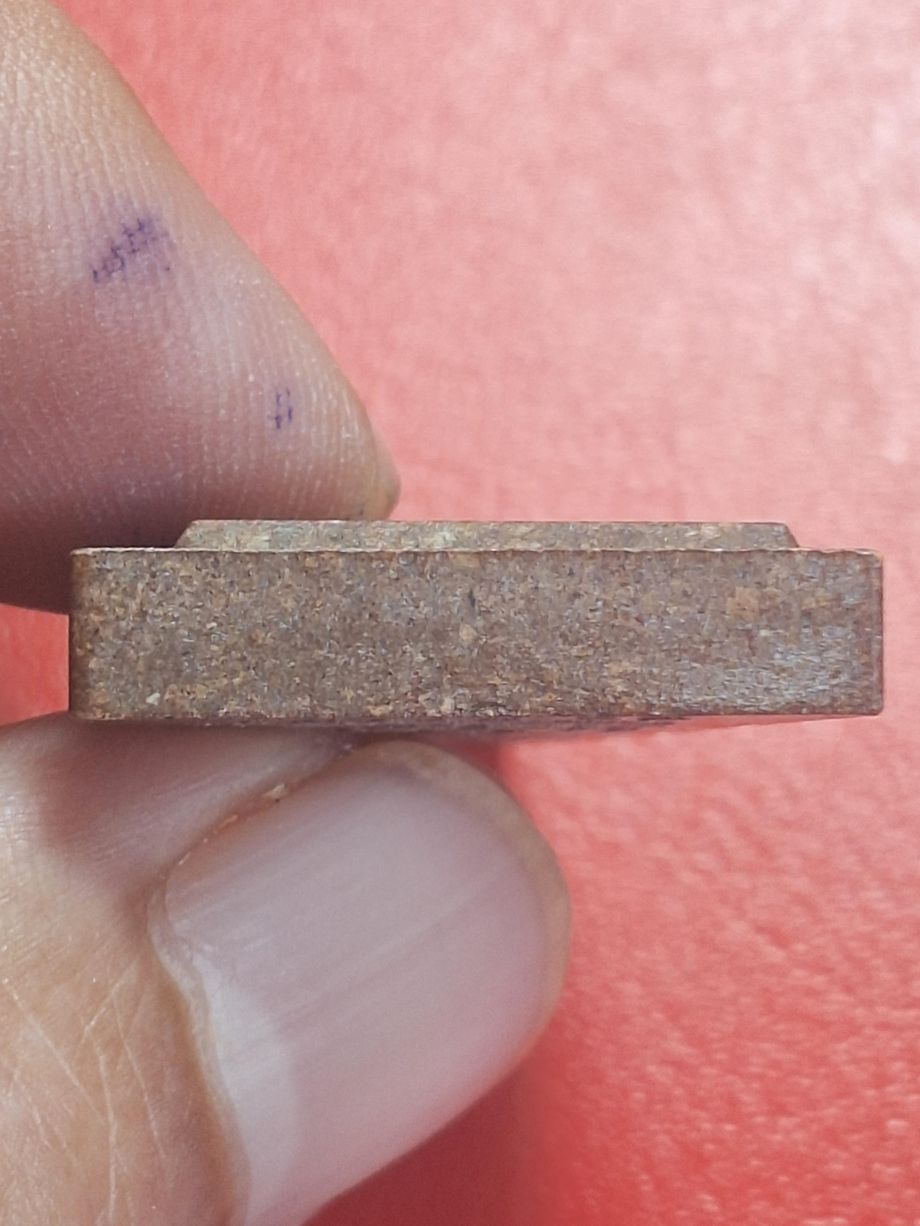 พระพุทธนวมมหาราชายุจฉับปริวัตนมงคล พระผงพิมพ์สามเหลี่ยมหลัง ภปร. ปี๒๕๔๒(องค์ที่1)