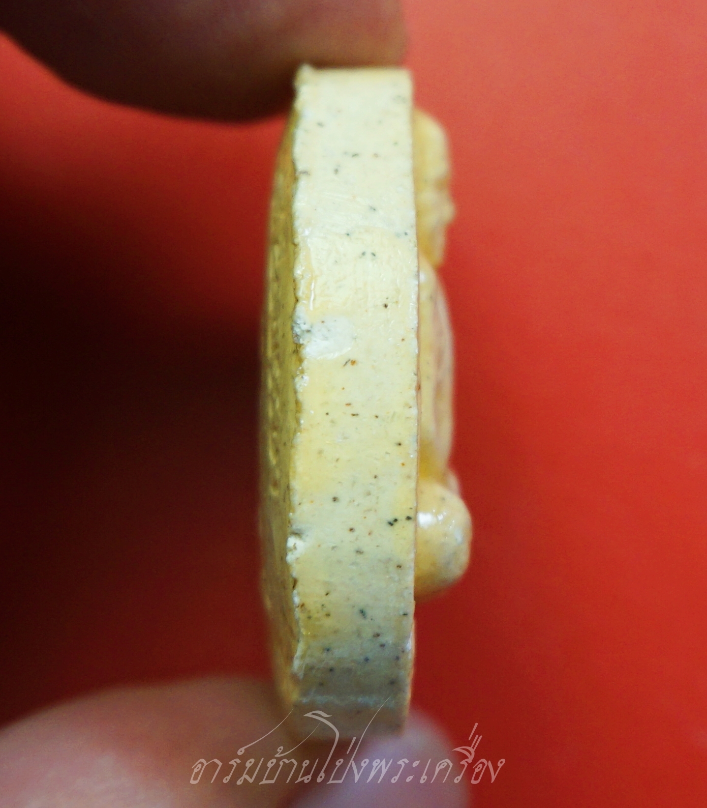 หลวงพ่อเงิน วัดบางคลาน ที่ระลึกสร้างอุโลสถ เฉลิมพระเกียรติครองราช๕๐พรรษา เนื้อผงสีขาวเคลือบชเล็ค(องค์ที่1)