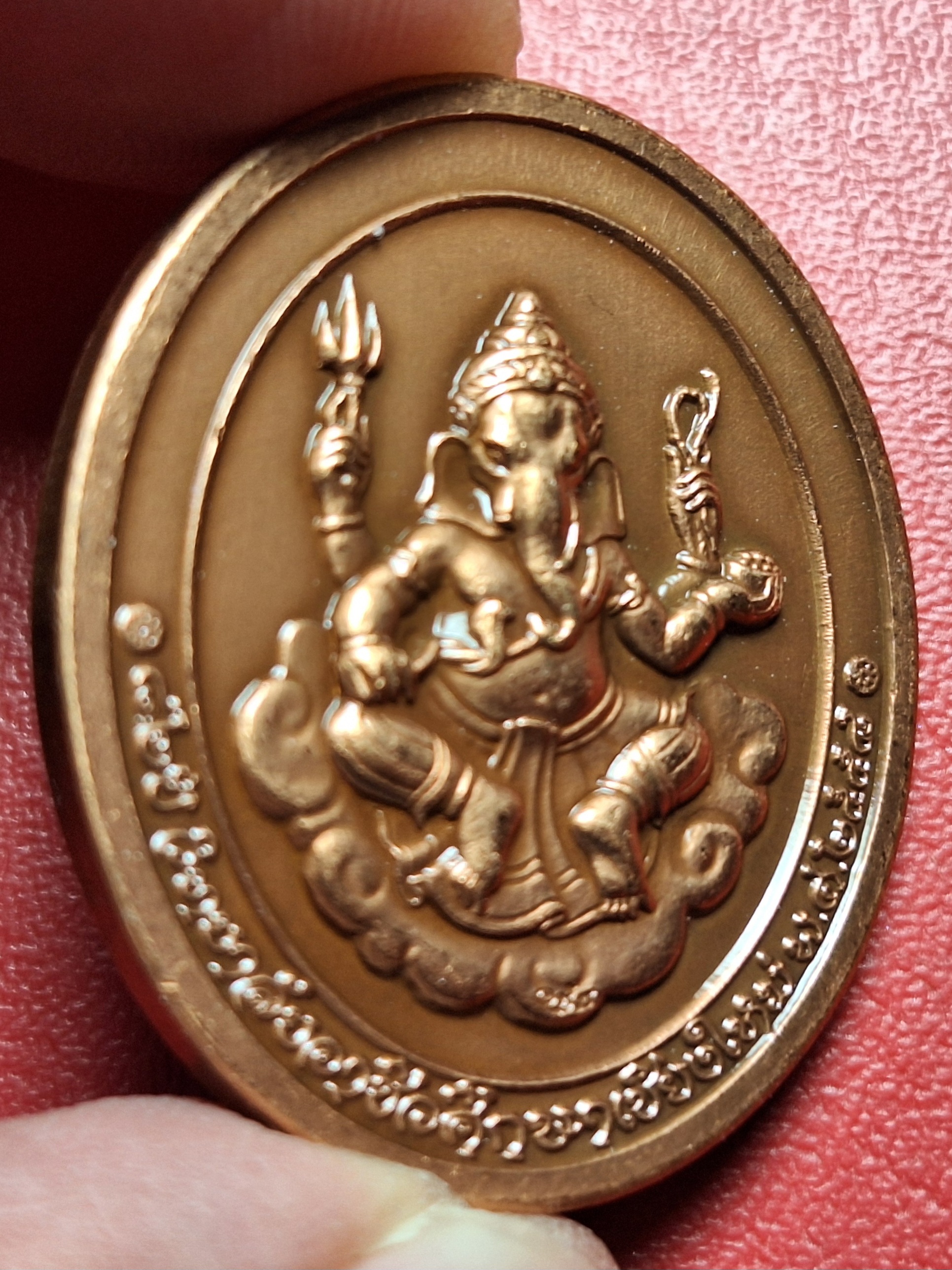 พระวิษณุกรรม หลังพระพิฆเนตร วิทยาลัยอาชีวะศึกษาเชียงใหม่ ๘๒ปี ปี๒๕๕๘ เนื้อทองแดงซาติน(องค์ที่1)