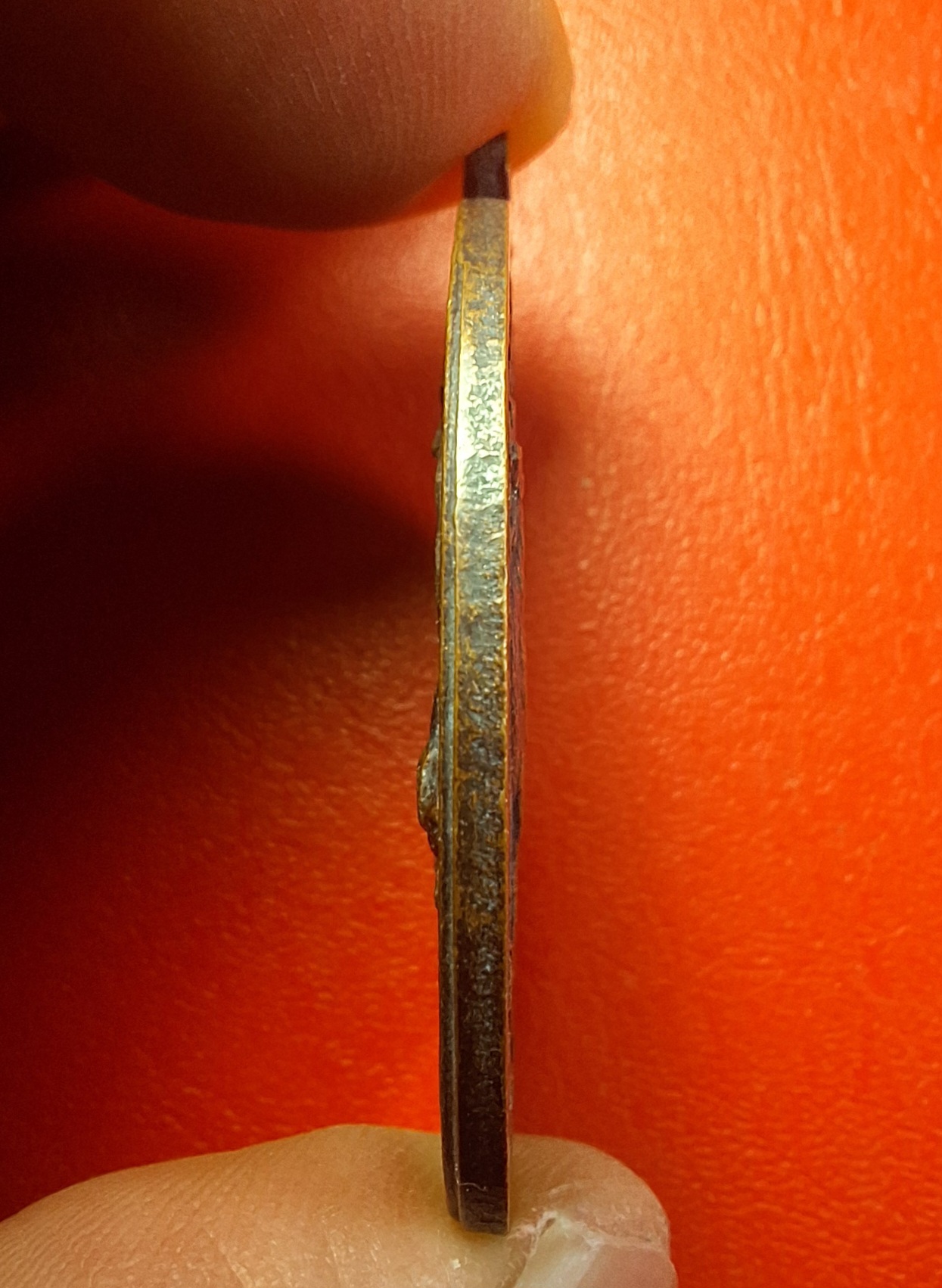 อาจารย์ชะโอด มณีสาย หลัง ไก่ชน ปี๒๕๒๔ ที่ระลึกครบรอบ๕๐ปี เนื้อทองแดง(องค์ที่1)