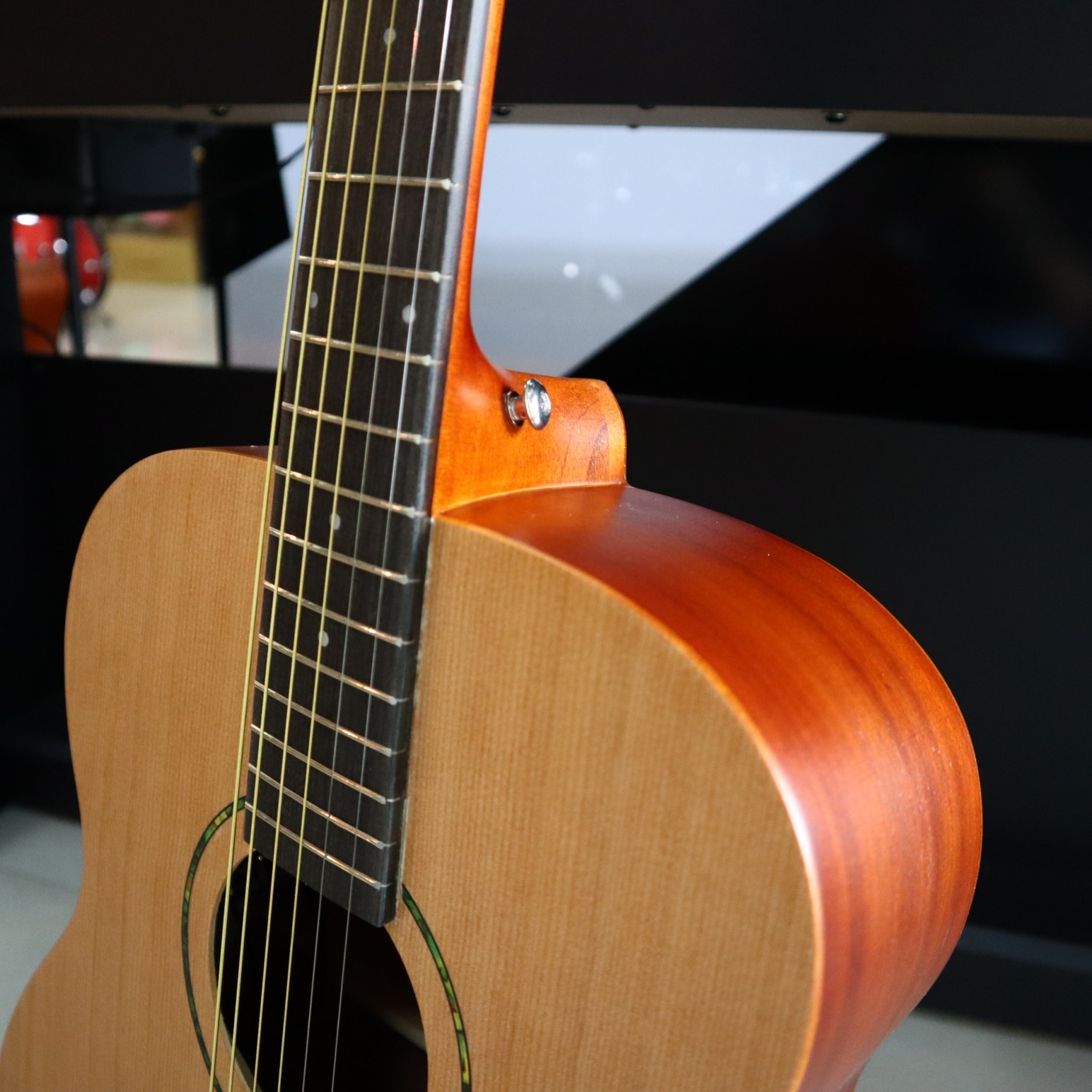 กีต้าร์โปร่งไฟฟ้าที่ไม่ง้อแอมป์ kazuki ระบบ #TransAcoustic TAC-1 ทรงOM พร้อมเอฟเฟค ลำโพงในตัว