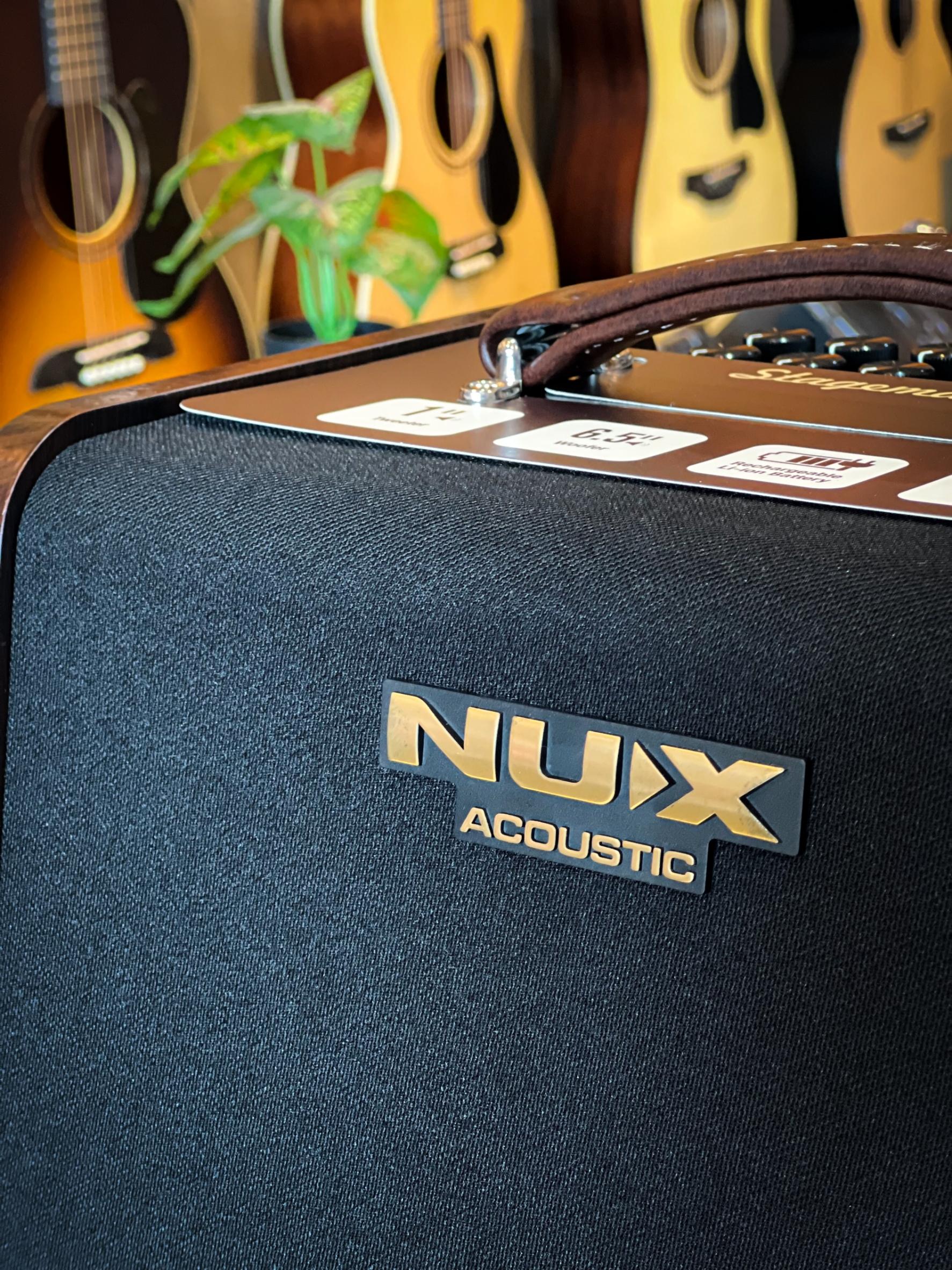 แอมป์อคูสติก NUX รุ่น AC-80 Stageman II มีบลูทูธ แบตในตัว 2 channels เล่นกีตาร์ พร้อมเสียบไมโครโฟน