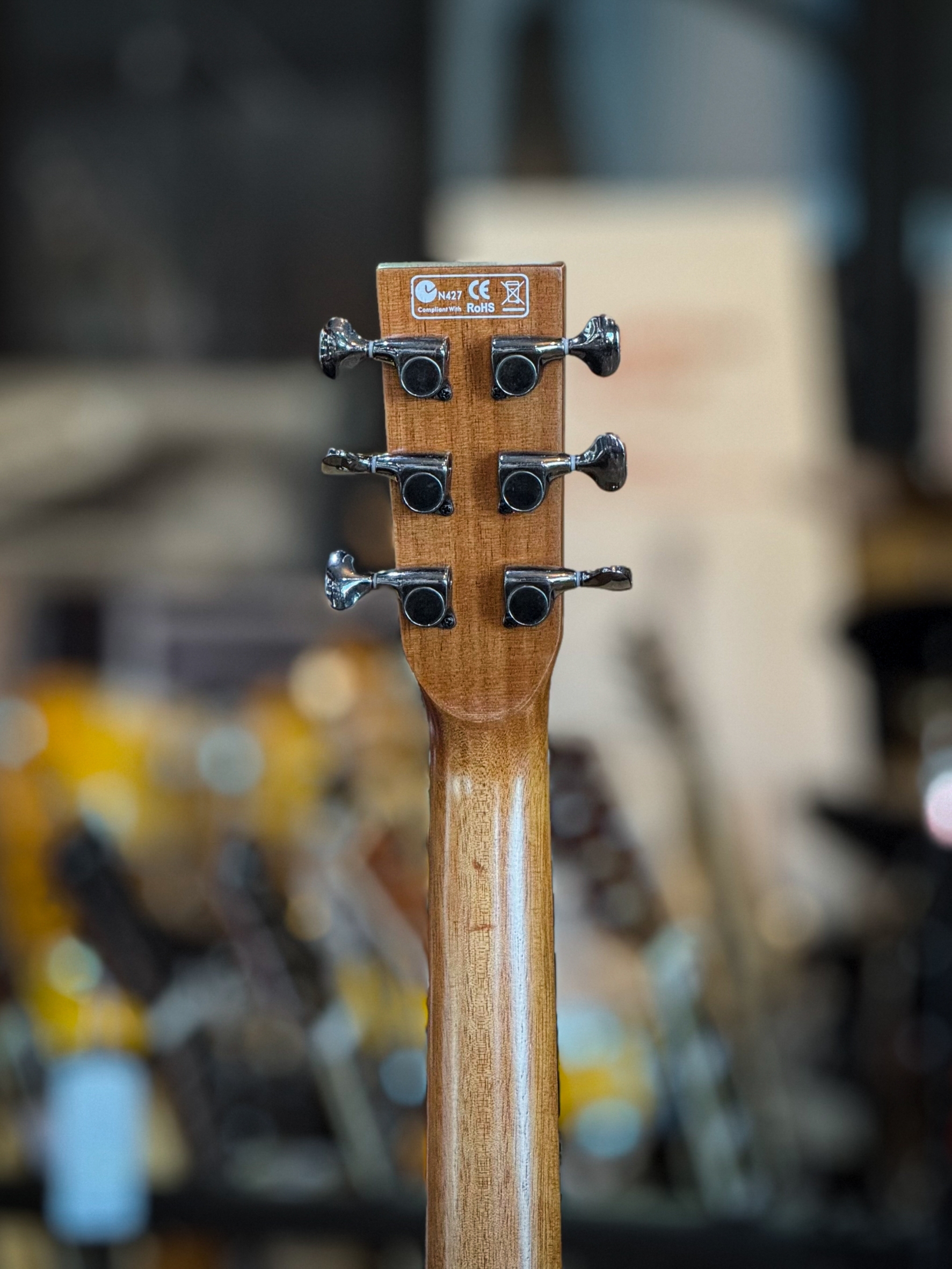 Kama กีตาร์โปร่ง รุ่น K-4117C ขนาด 41 นิ้ว เสียงกังวาน ไม้วอลนัท พร้อม กระเป๋าNami ปิ๊ก4อัน ประแจ คาโป้