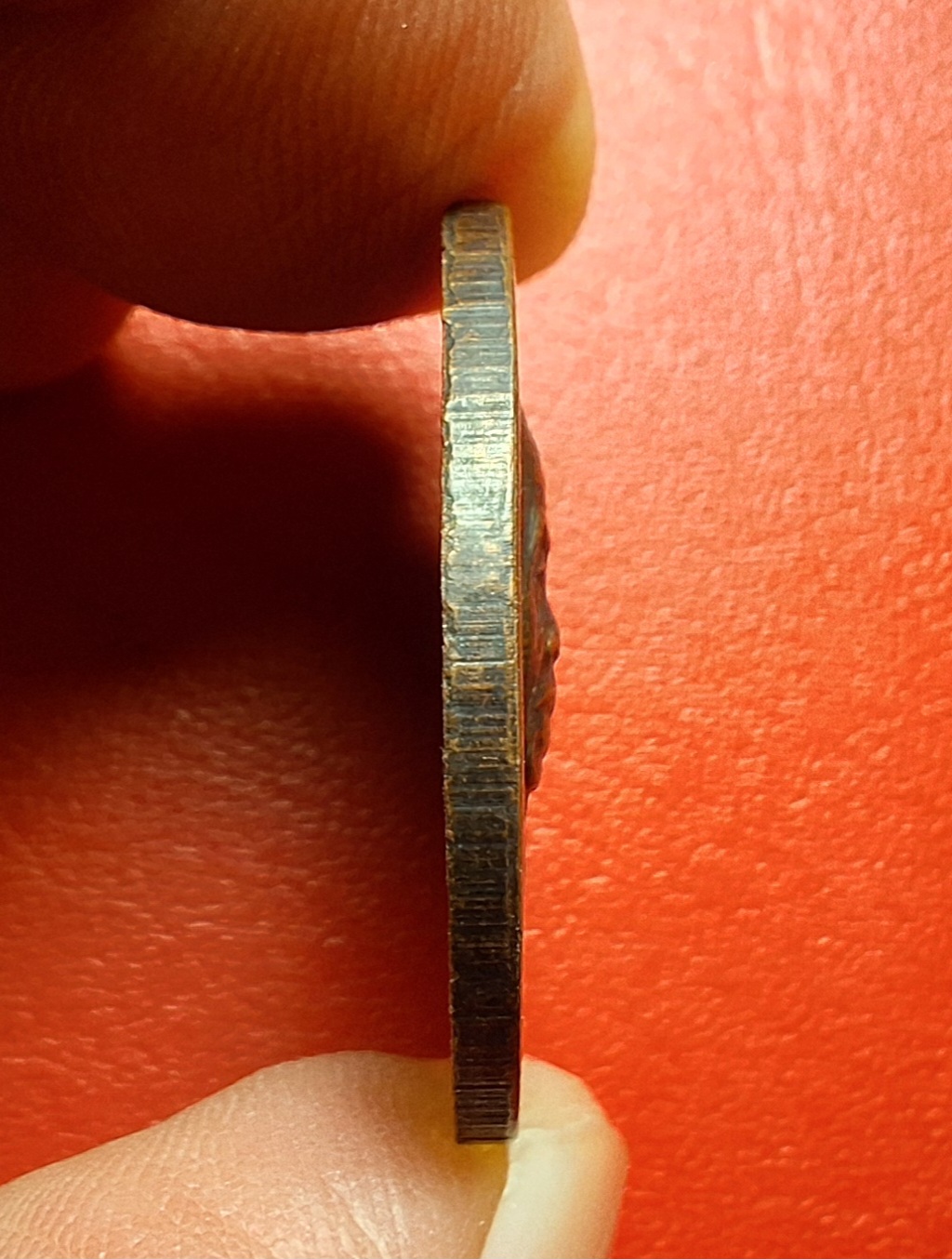 หลวงพ่อคูณ วัดบ้านไร่ หลัง พระวิษณุกรรม วิทยาลัยเทคนิคนครราชสีมา เนื้อทองแดงรมดำ(องค์ที่4)