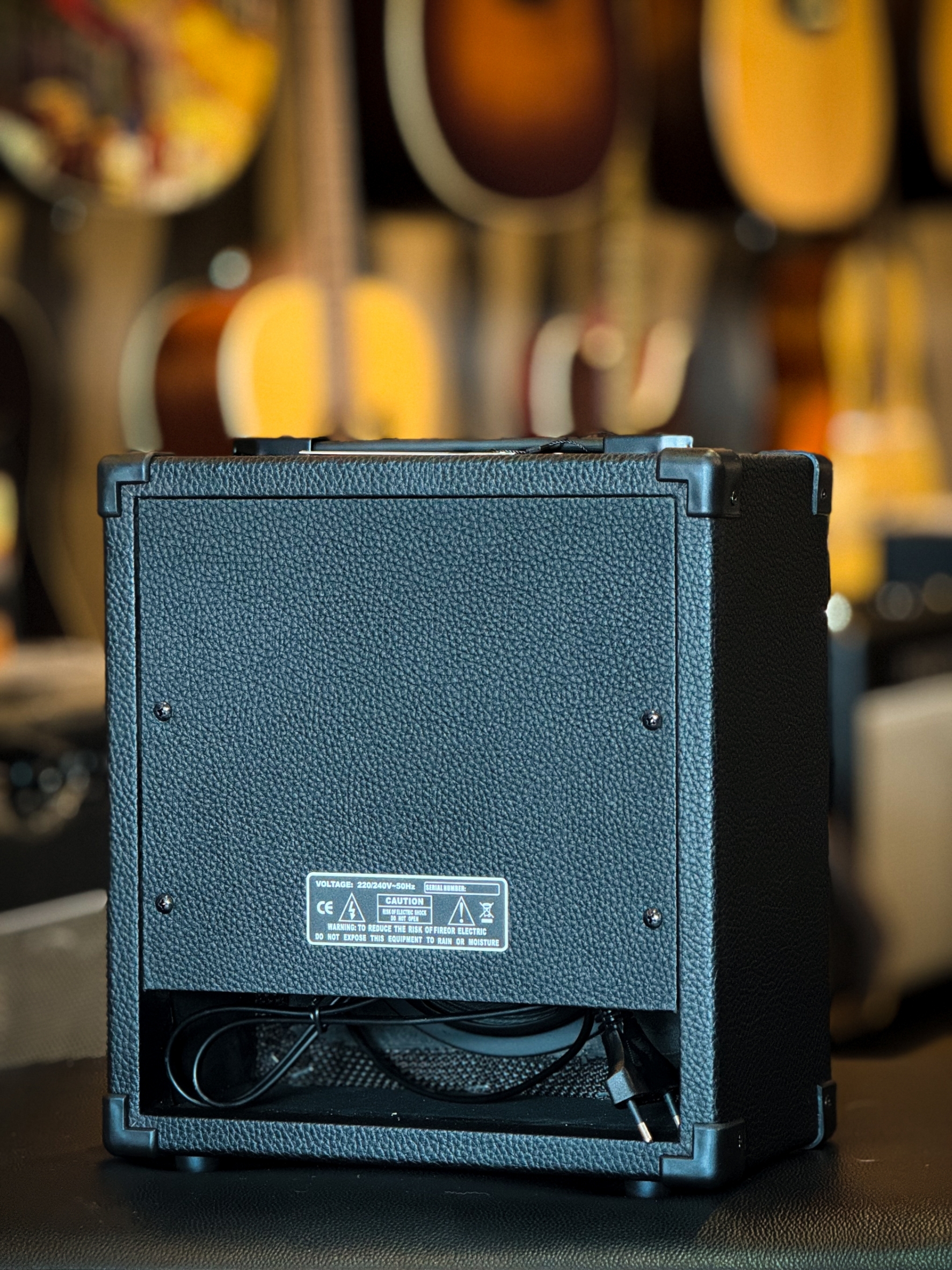 ตู้แอมป์ Overdrive รุ่น EA-15W USB เปิดฟังเพลง พร้อมเล่นกีต้าร์ แอมป์ 15 วัตต์ / มีปลายทางค่ะ