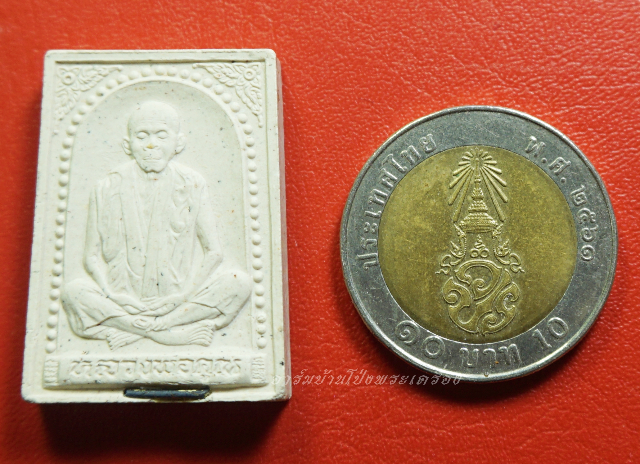 หลวงพ่อคูณ วัดบ้านไร่ รุ่นคุณพระ เทพประทานพร ปี๒๕๓๖ เนื้อผง ฝังตะกรุดเงิน(องค์ที่3)