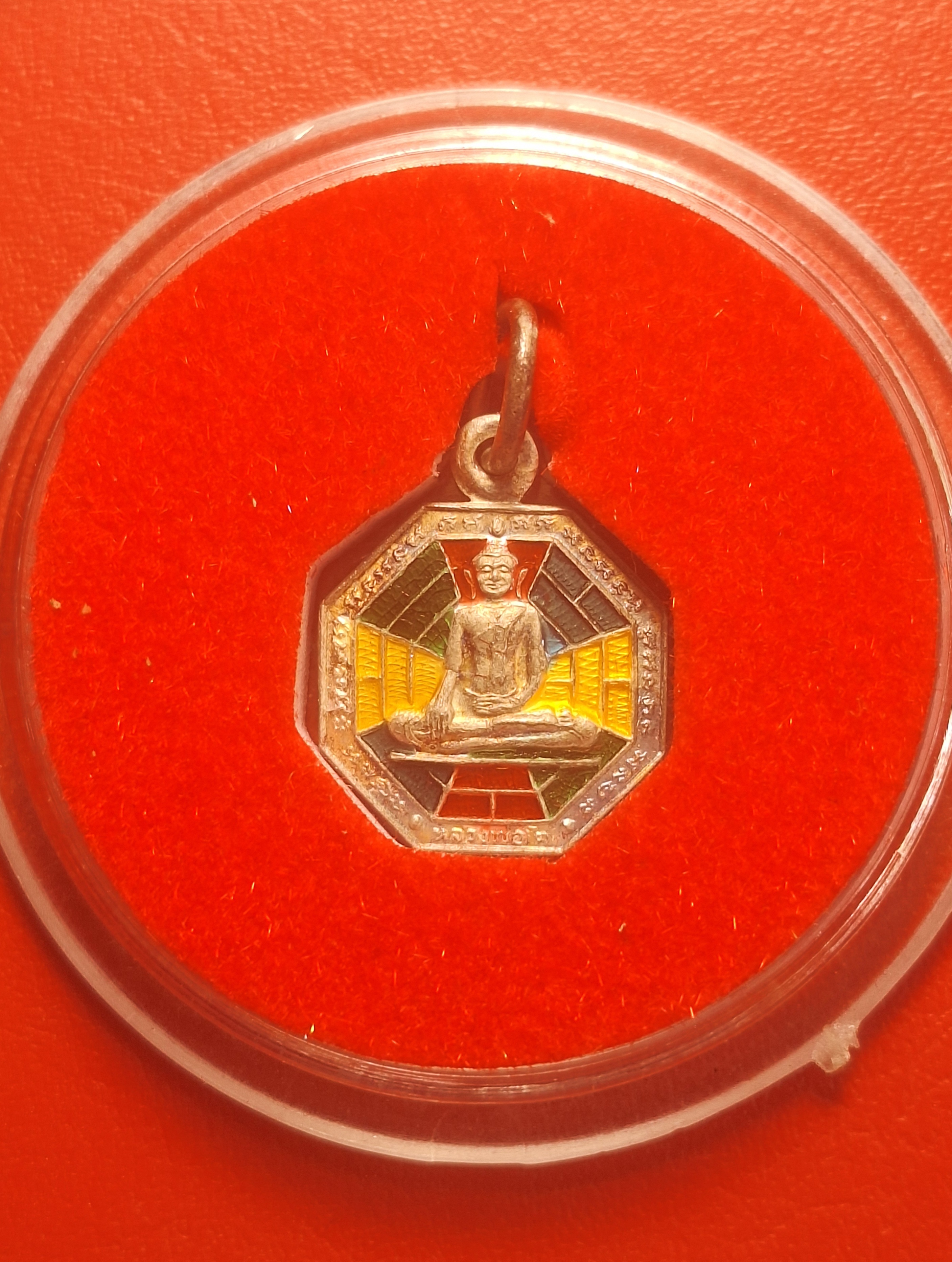 เหรียญยันต์แปดเหลี่ยม(โป๊ยข่วย) พิมพ์เล็ก หลวงพ่อโต วัดราษฎร์เจริญธรรม(วัดสุน) จ.ราชบุรี ปี๒๕๔๘ เนื้อเงินลงยา พร้อมกล่องเดิม(องค์ที่3)