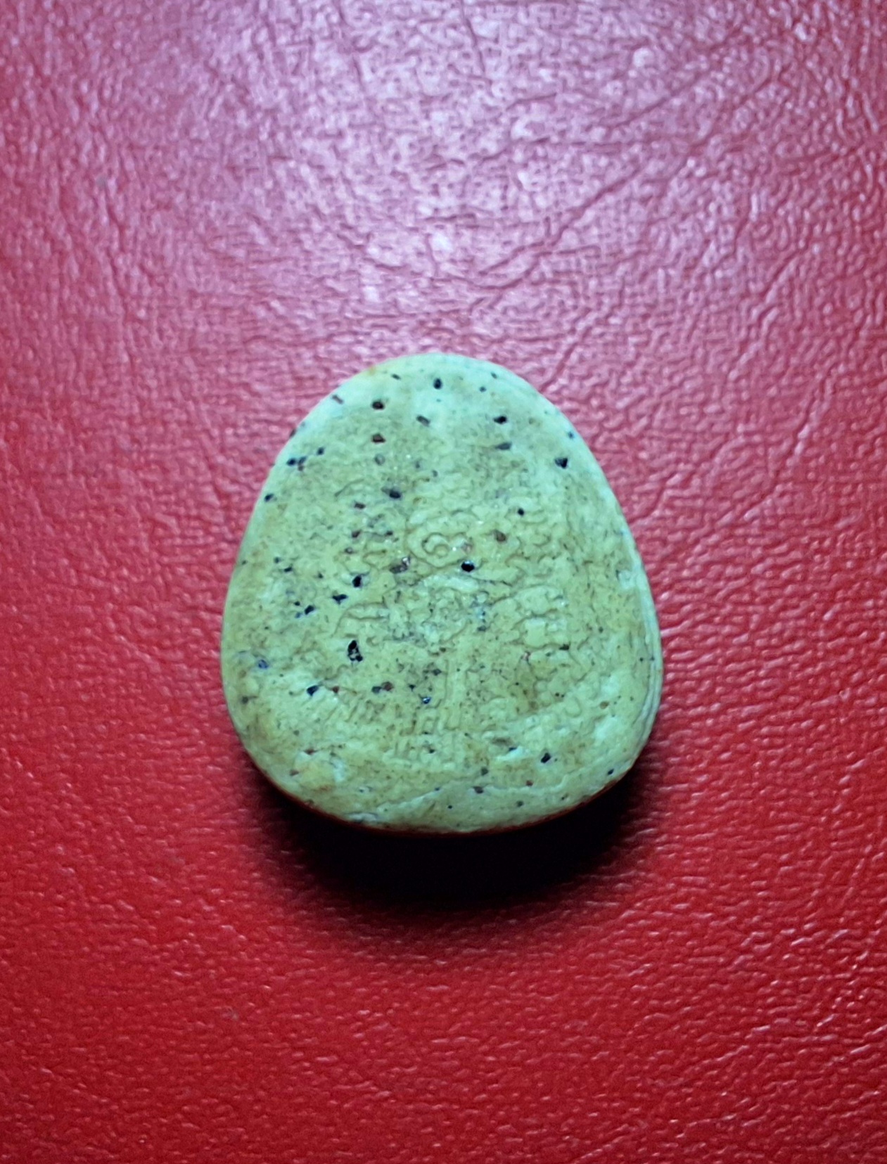 หลวงปู่แผ้ว วัดกำแพงแสน พระผงปิดตาจิ๋ว ออกงานปิดทอง ปี๒๕๕๐ เนื้อผงสีขาว ฝังตะกรุด(องค์ที่5)