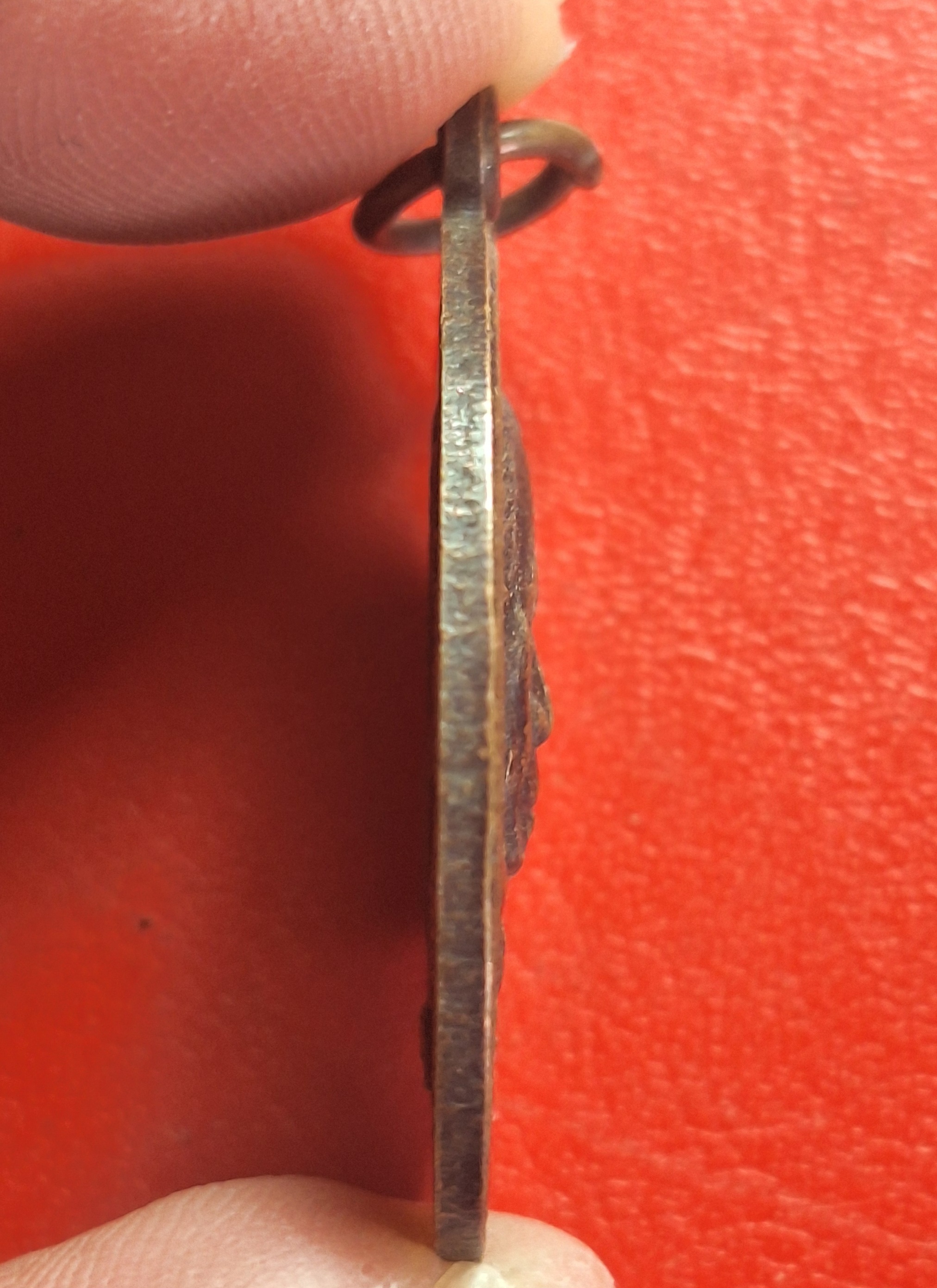 พระครูใบฎีกาพยากรณ์(ท้วม) วัดแสนสุข จ.ชลบุรี รุ่นปักกรดไม่ถอน เนื้อทองแดงรมดำ(องค์ที่10)