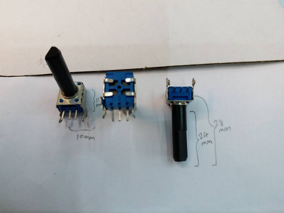 โวลุ่ม20KBโวลุ่มฺก้านดำสี่เหลี่ยมแกนยาว24มม.สีดำขนาดกว้าง10mmสูง11mm+โวลุ่มฺขอบไม่มีเกลียวใช้ในเครื่องขยายเสียง,มิกเซอร์MIXERโวลุ่มฺฺสี่เหลี่ยมสีฟ้าสีเทาโวลุ่มฺเหลี่ยมโวลุ่มฺราคาตัวล่ะ