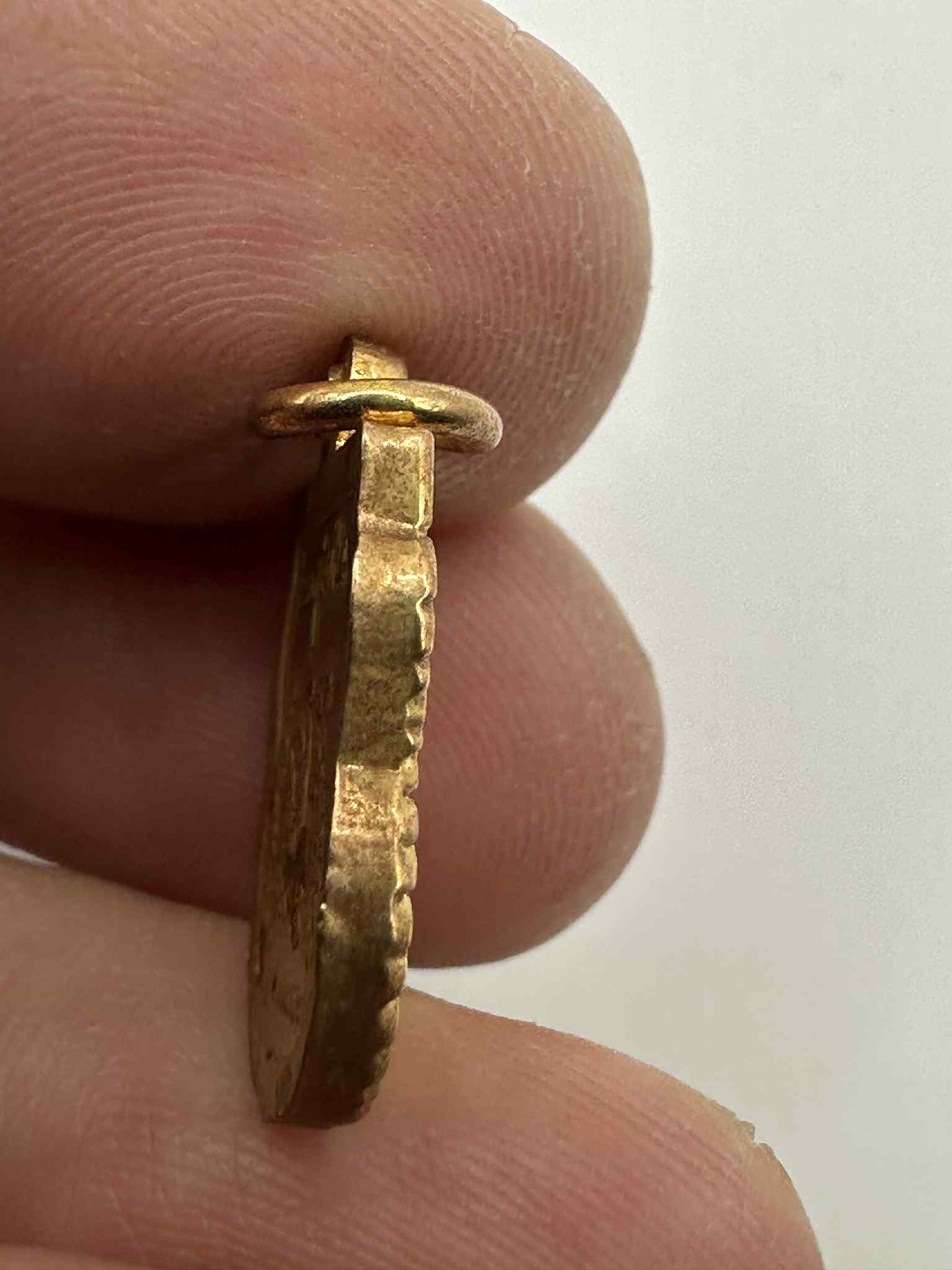 29.เหรียญกะไหล่ทอง อวยพร รุ่นเฮ็งตลอดปีดีตลอดไป หลวงพ่อเปิ่น วัดบางพระ นครปฐม