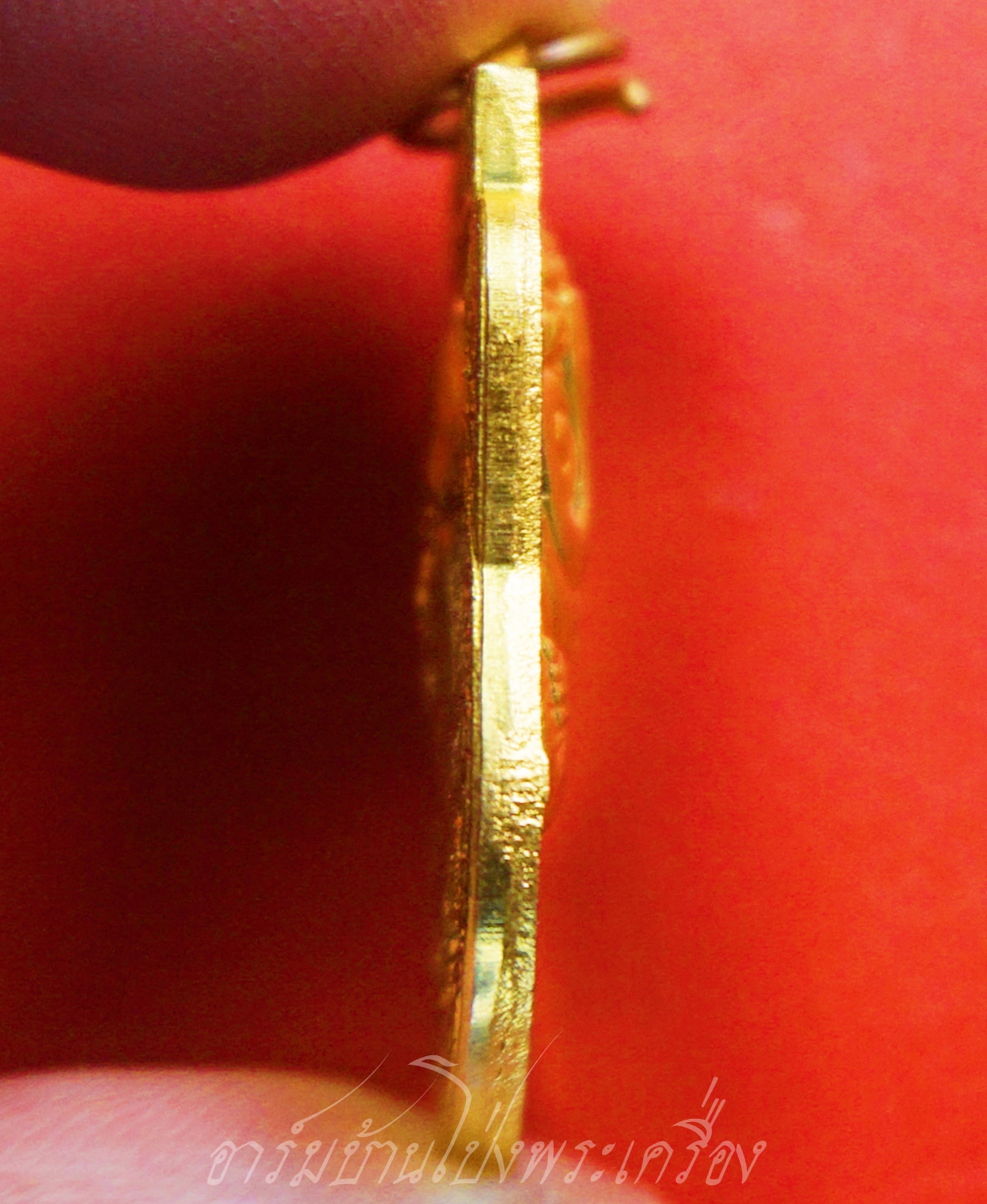 หลวงพ่อพุฒ วัดกลางบางพระ หลังปิดตา รุ่นฉลองยกช่อฟ้าพระอุโบสถ ปี๒๕๕๓ เนื้อกะไหล่ทอง(องค์ที่1)