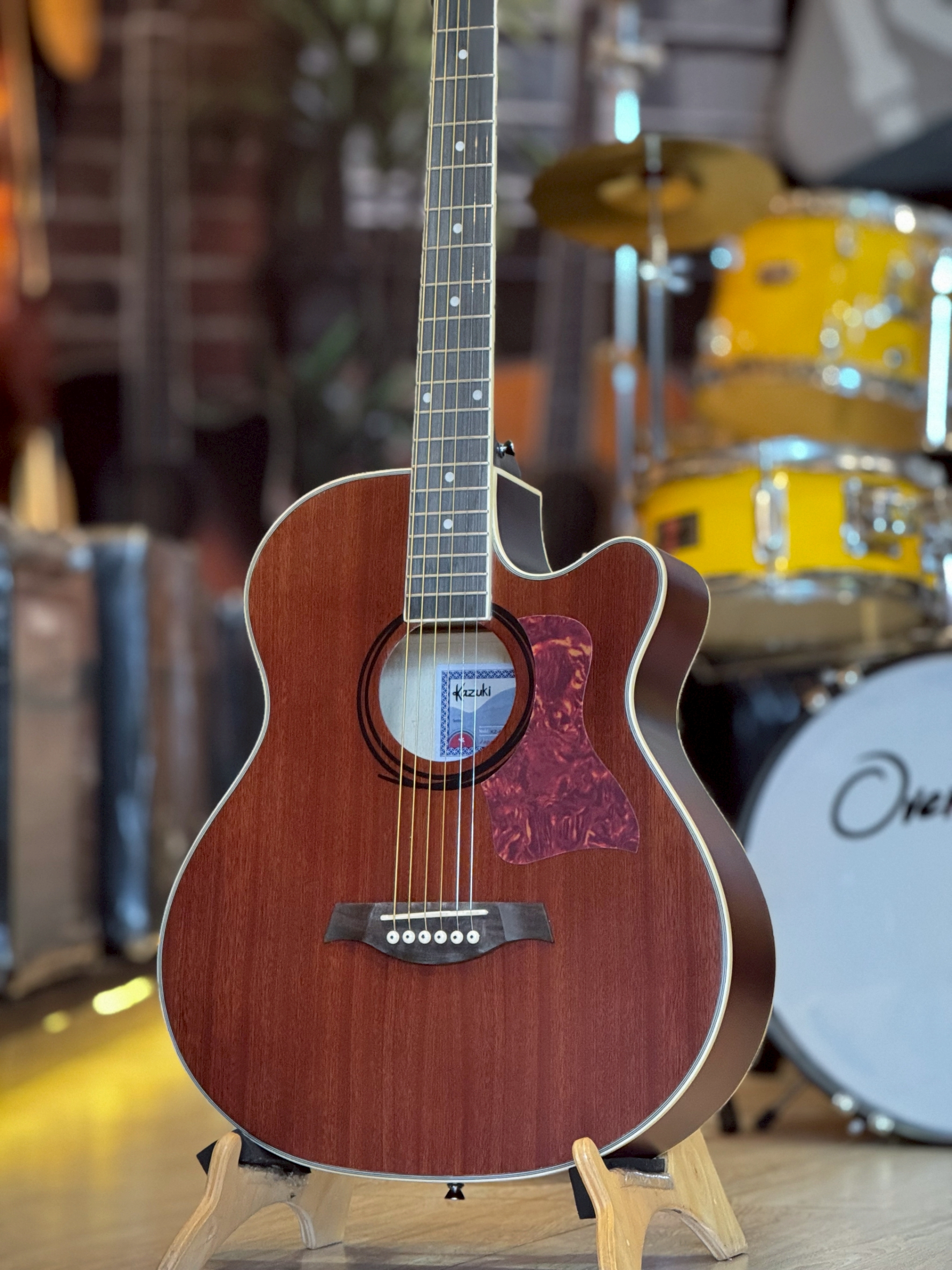 กีต้าร์โปร่งไฟฟ้า Kazuki 40 นิ้ว มีจูนเนอร์ในตัว รุ่น KZ-402CE | หน้าไม้มะฮอกกานี พร้อมของแถม