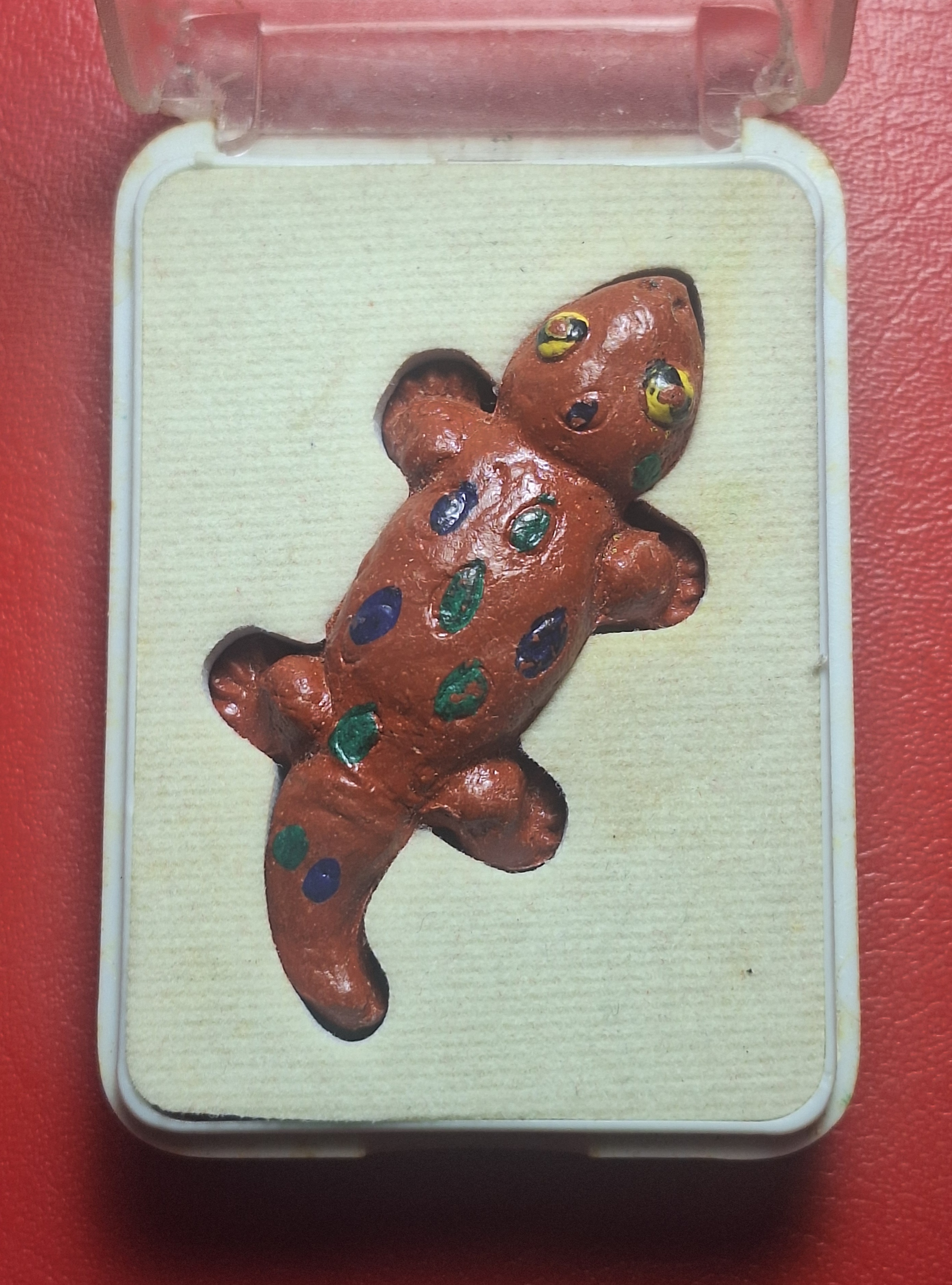 หลวงพ่อเงิน วัดถ้ำน้ำ ตุ๊กแกมหาลาภ รุ่นเงินล้าน ปี๒๕๕๒ ฝังตะกรุด 2 ดอก(องค์ที่1)