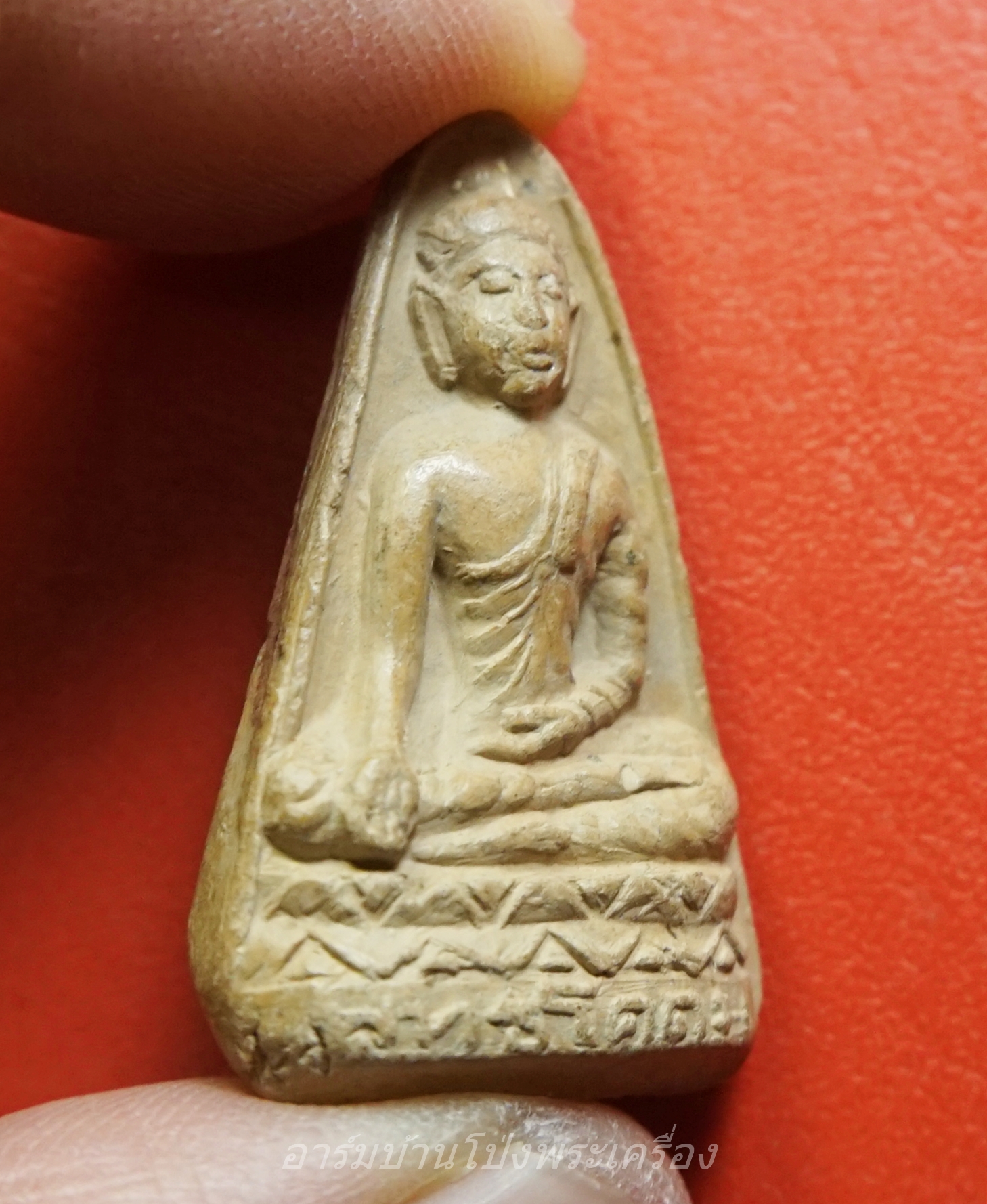 พระพุทธโคดม ปางมารวิชัย หลวงพ่อขอม วัดไผ่โรงวัว จ.สุพรรณบุรี สร้างปี พ.ศ.๒๕๐๕ เนื้อดิน หลังยันต์ห้า(องค์ที่1)