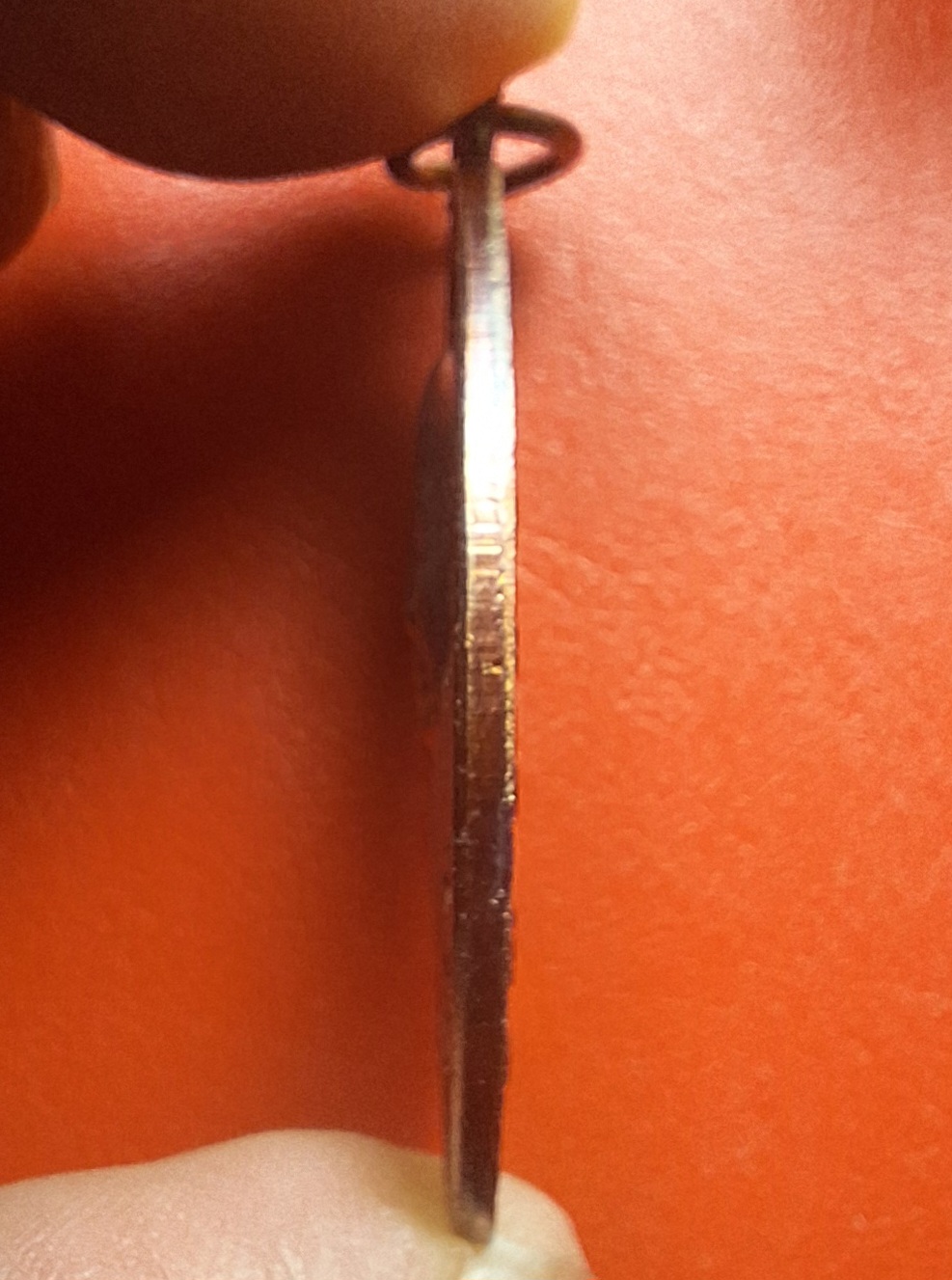 หลวงปู่แผ้ว ปวโร วัดกำแพงแสน ใบขี้เหล็ก ปี๒๕๕๗ เนื้อทองแดง บล๊อกนวะ ตอกโค้ต ส.ท.(สุดท้าย)(องค์ที่7)