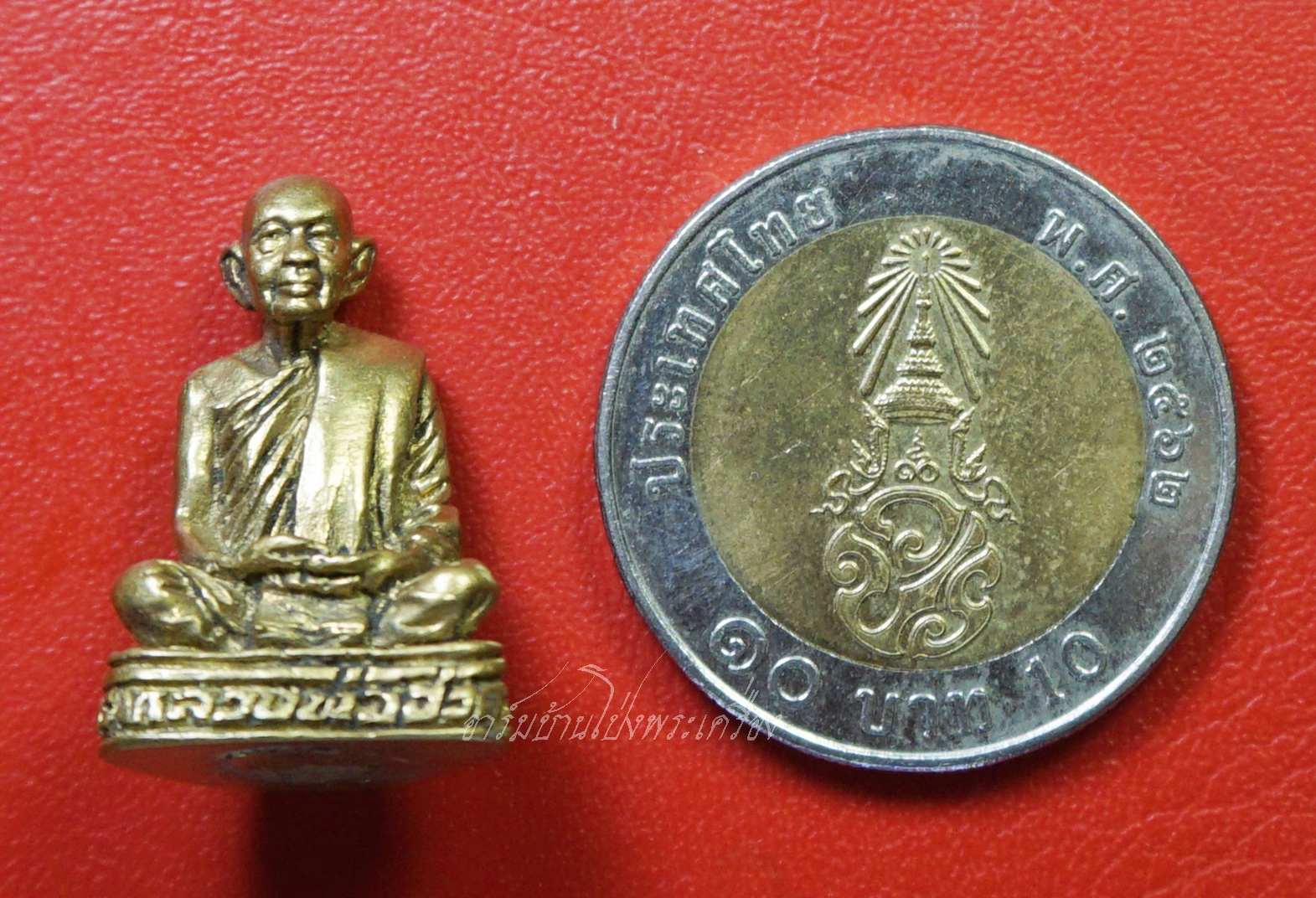 หลวงพ่อฮวด วัดหัวถนนใต้ รูปหล่อ จ.นครสวรรค์ รุ่นฉลองวิหาร ปี๒๕๓๙ ด้านหลังมีโค๊ต๓๙ เนื้อทองเหลือง(องค์ที่1)