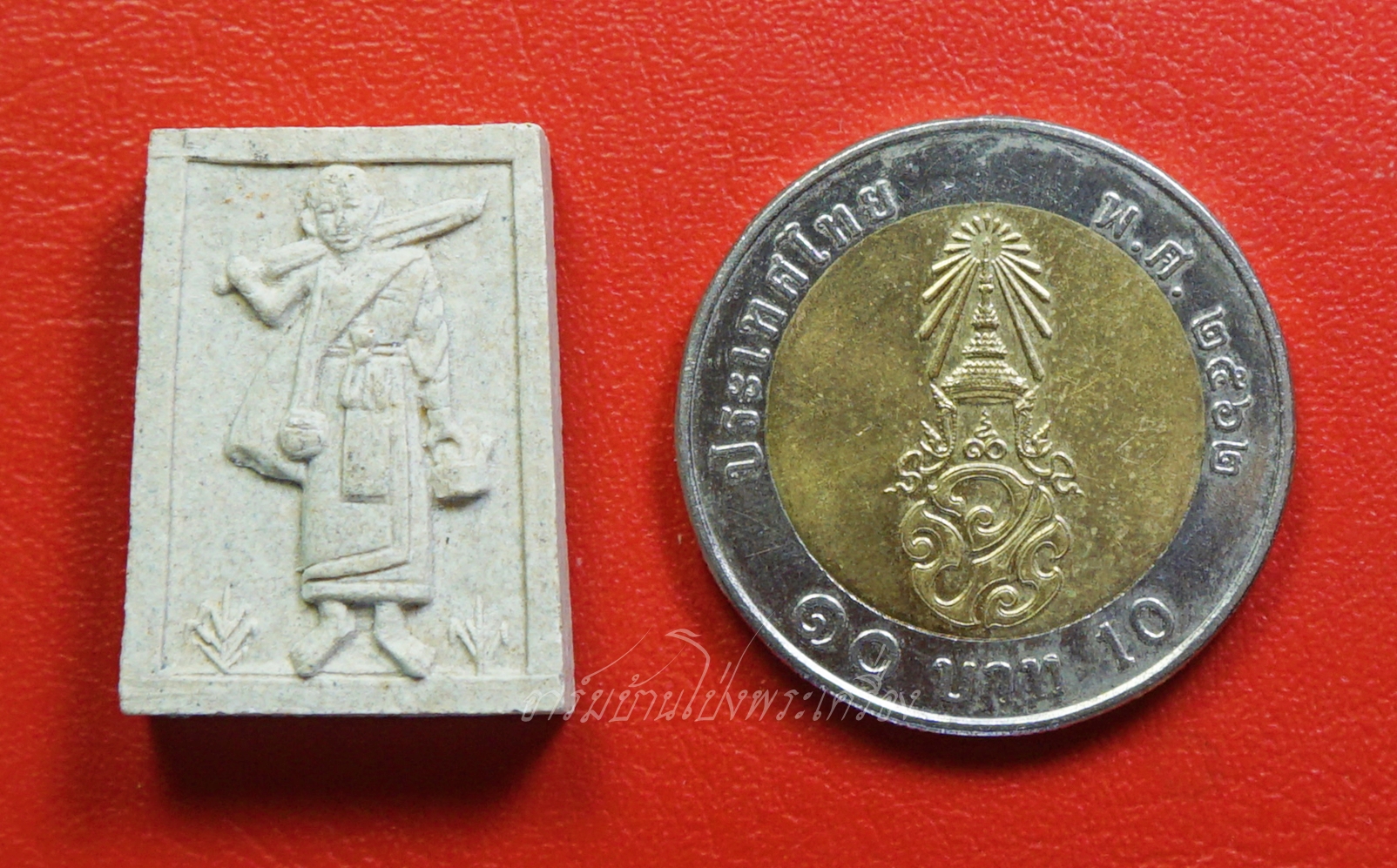 หลวงปู่โต๊ะ วัดถ้ำสิงห์โตทอง พระสิวลี ปี๒๕๓๕ พิมพ์สี่เหลี่ยม เนื่องในงานเสด็จพระราชดำเนินตัดลูกนิมิตวัดถ้ำสิงโตทอง พระรุ่นนี้แม้ไม่ทันหลวงปู่ปลุกเสก แต่ทางวัดได้นิมนต์พระเกจิอาจารย์ 108 รูป ร่วมปลุกเสกพิธีมหาพุทธาภิเษกใหญ่(องค์ที่1)