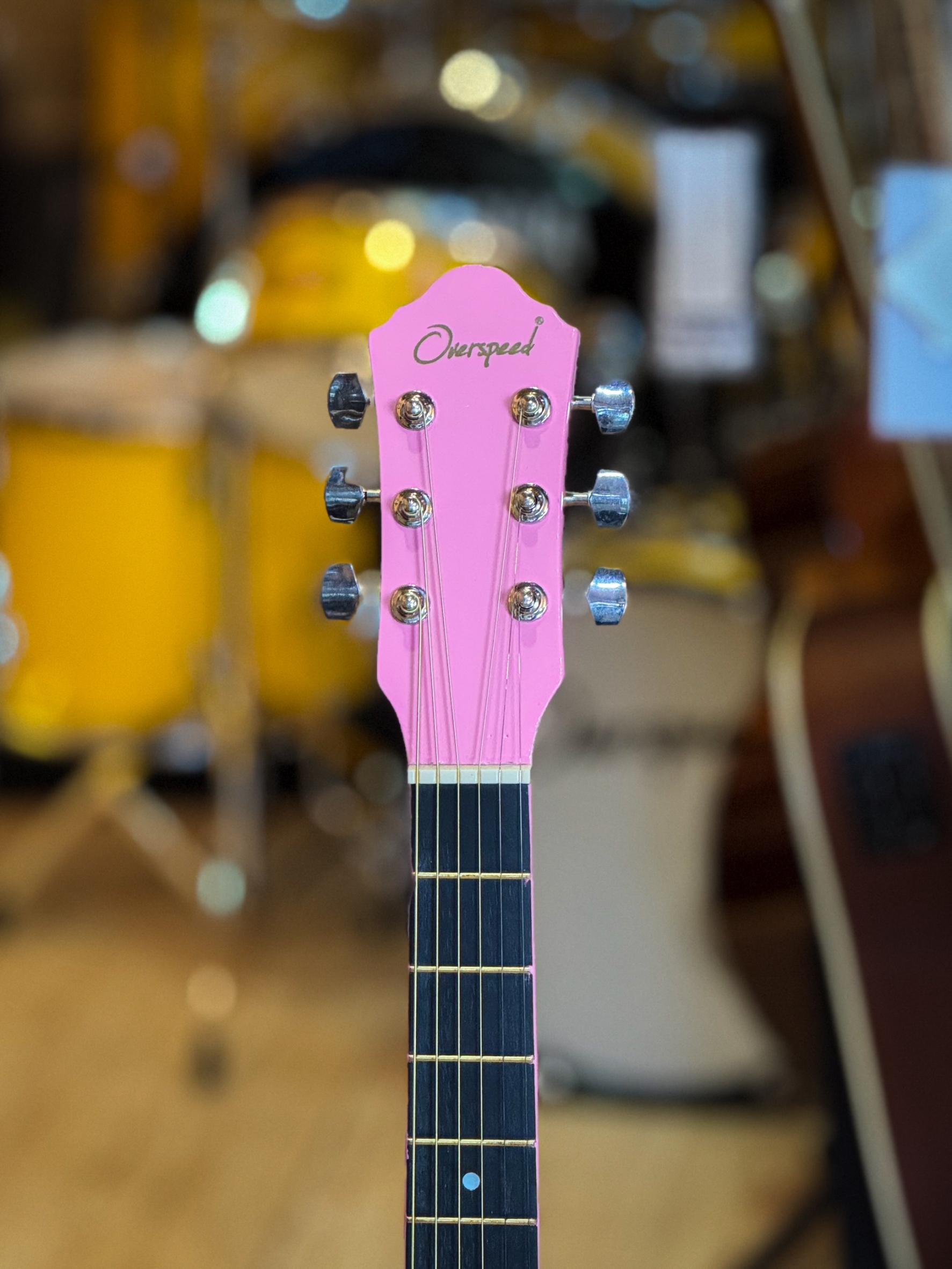กีต้าร์โปร่ง Overspeed 38 นิ้ว รุ่น OS-38C สีชมพู มีเหล็กขันคอ พร้อม กระเป๋า ปิ๊ก 4 ชิ้น ประแจ (เลือกรับเครื่องตั้งสาย)