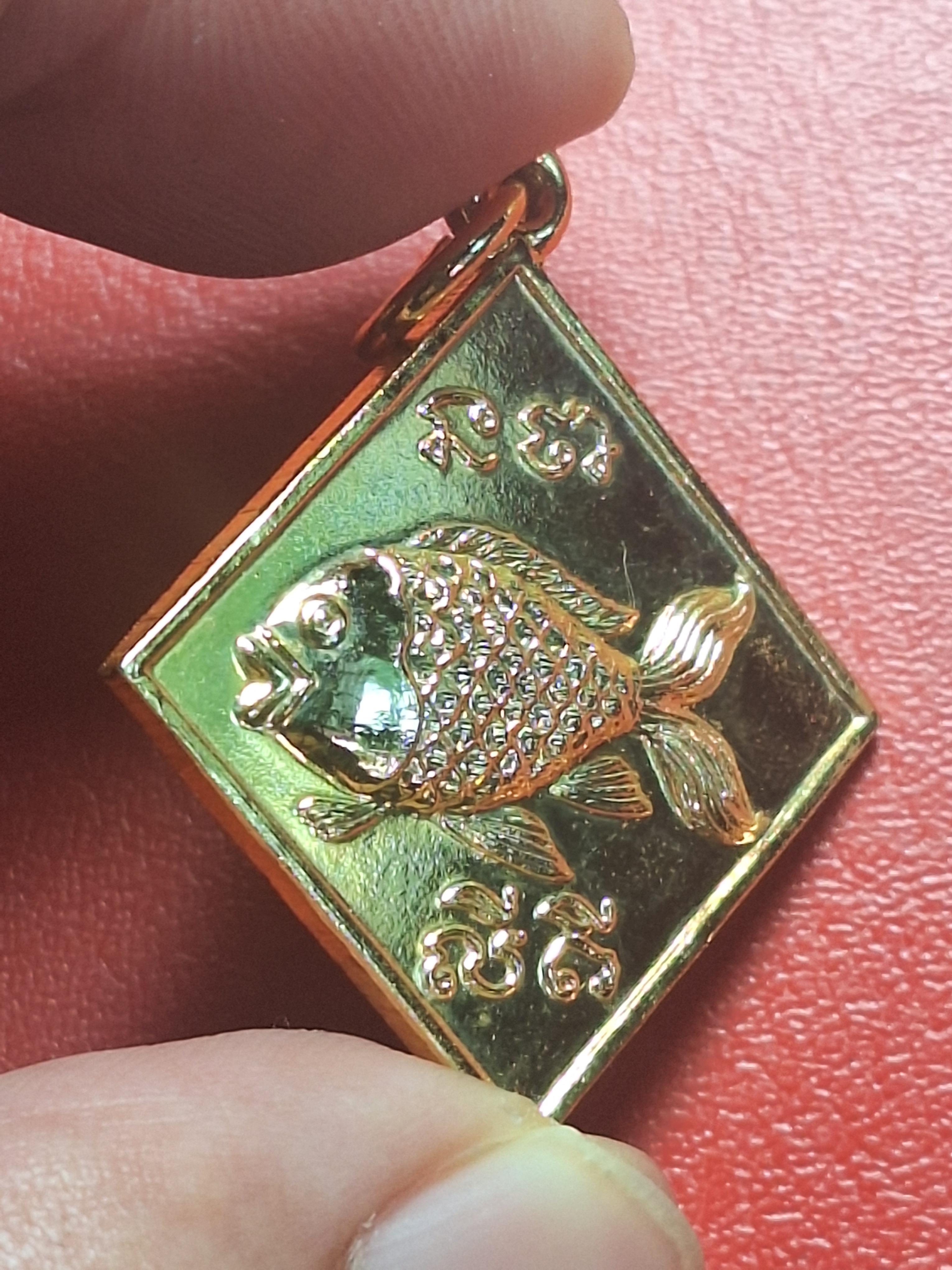 ปลาตะเพียน วัดดอนตูม รุ่นสอง เนื้อกะไหล่ทอง(องค์ที่2)