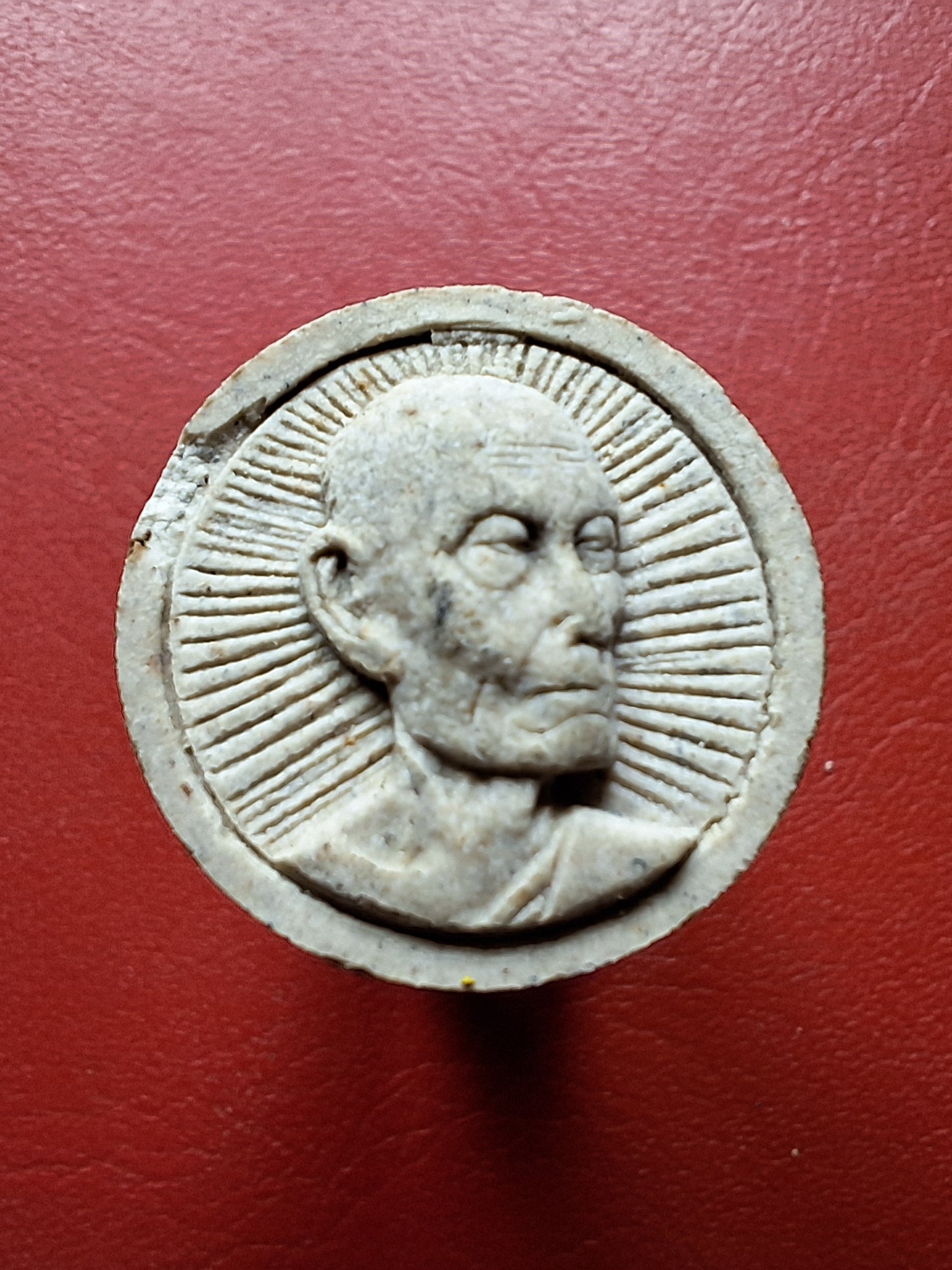 หลวงปู่โต๊ะ วัดประดู่ฉิมพลี ออกวัดถ้ำสิงโตทอง พระผงจันทร์ลอย รุ่น๑๐๘ปี(องค์ที่5)