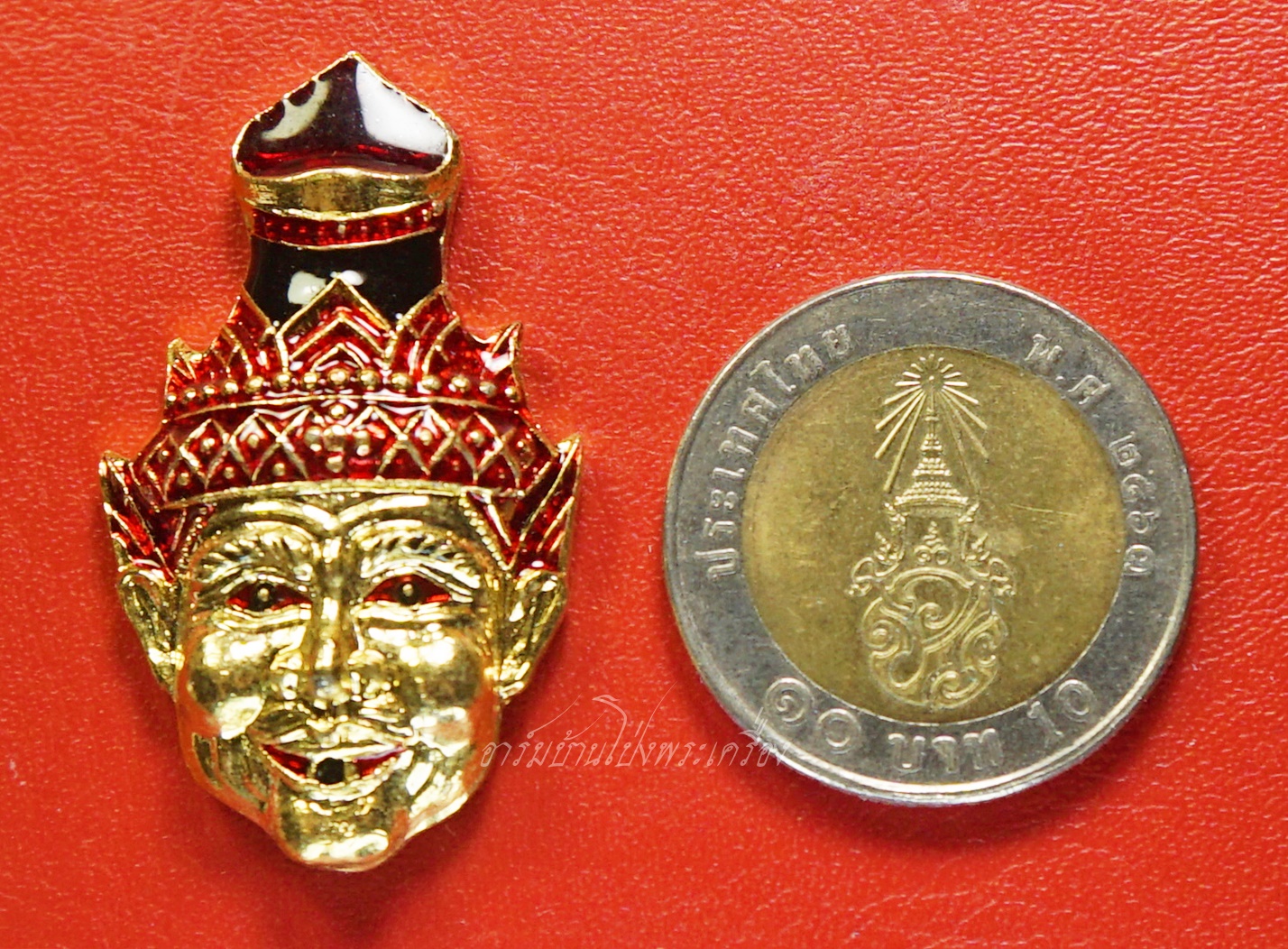 หลวงปู่แผ้ว วัดหนองพงนก เศียรพ่อแก่ กะไหล่ทองลงยา พิธีมหาจักรพรรดิ์ตราธิราช๑๐๘คณาจารย์(องค์ที่5)