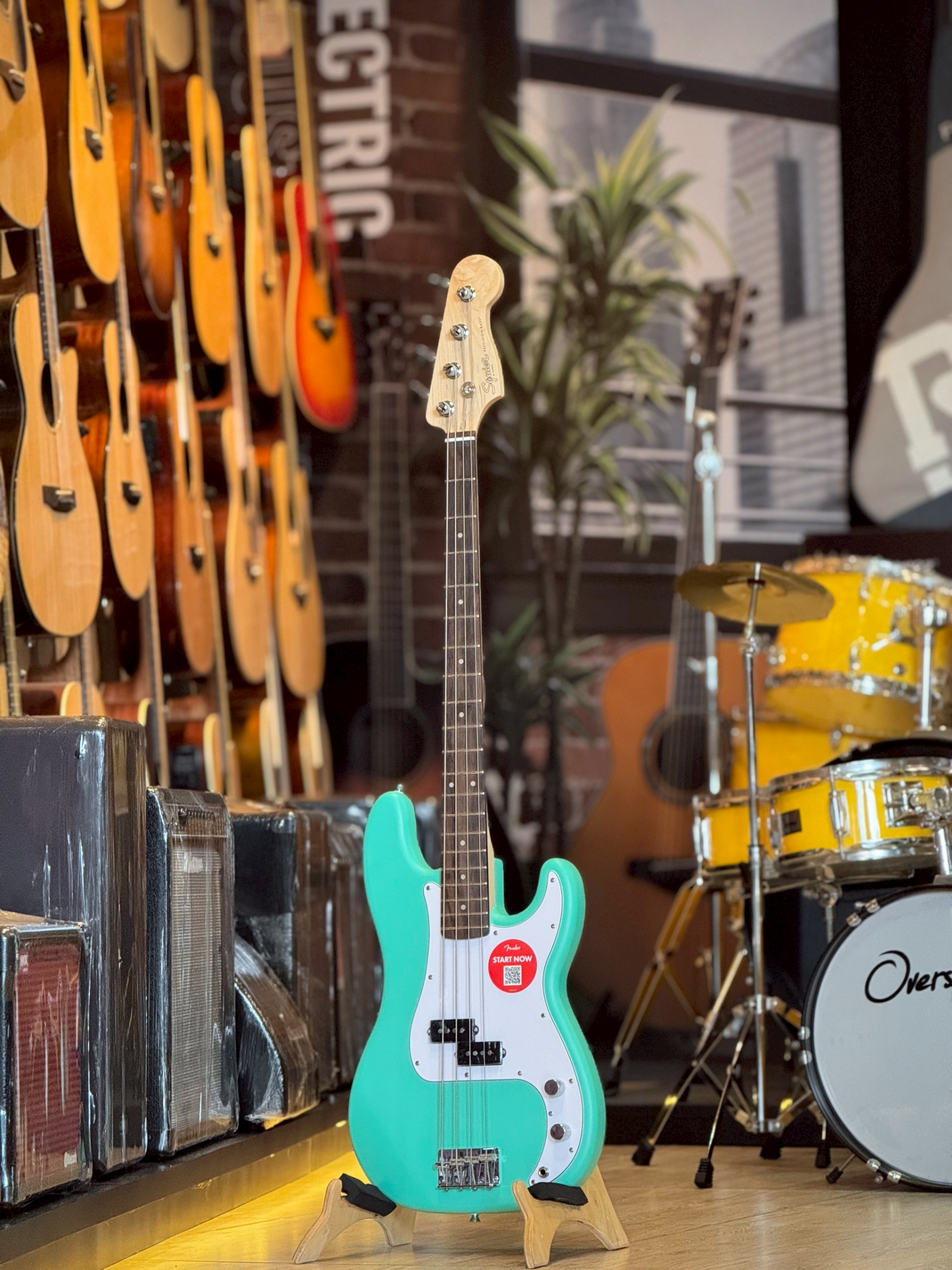 เบสไฟฟ้า Squier Debut Precision Bass สี Sea Foam Dreen พร้อม ปิ๊ก ประแจ