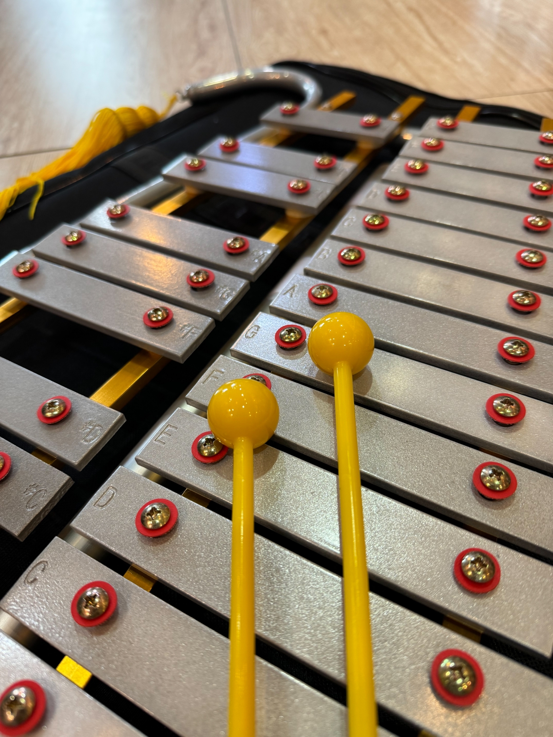 Lucky เบลไลล่า 27 คีย์ เบลไลลา (Bell lyra) พร้อม กระเป๋า สายสะพายหนัง ไม้ตี ครบชุดพร้อมใช้งาน