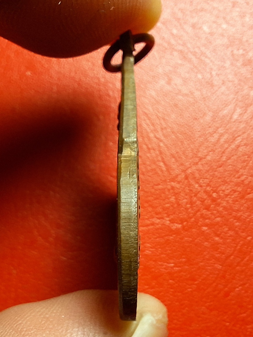 หลวงปู่ชอบ วัดเขารังเสือ รุ่นฉลองอายุ๗รอบ จับหัวเสือ เนื้อนวะ(องค์ที่3)