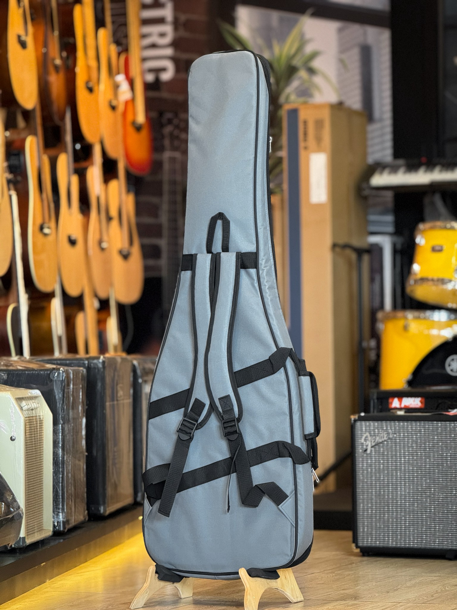 กระเป๋าเบส Fender สีดำ/สีเทา ซอฟเคสเบสไฟฟ้า บุฟองน้ำ 12 มิล ผ้า600D มีที่รองก้น/หมอนรองคอ/สะพายหลัง