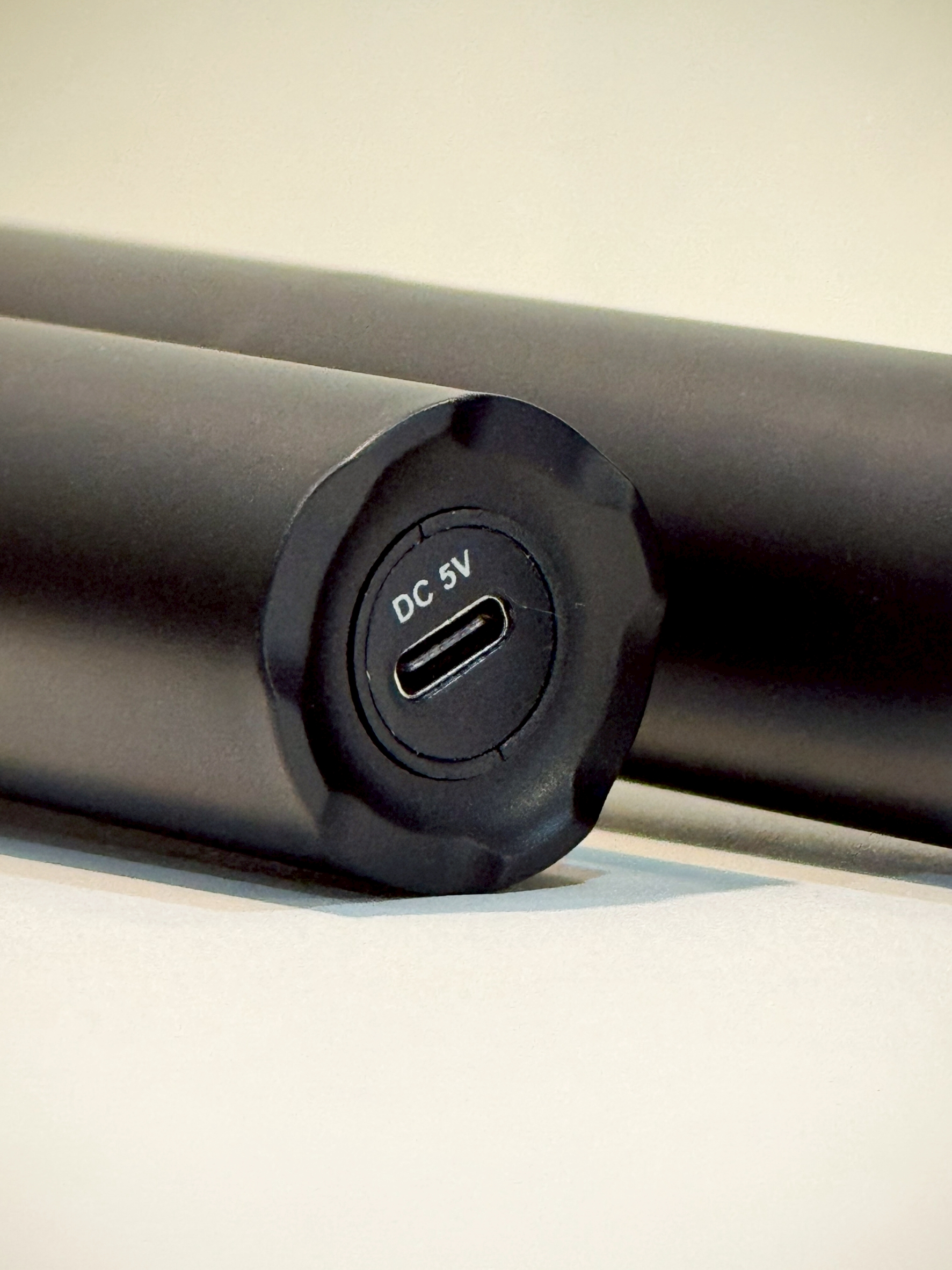 ไมค์ลอยคู่ SOUNDMILAN รุ่น M620 | ไมโครโฟนไร้สาย UHF แบบชาร์จระบบแบตเตอร์รี่ใช้งานได้นาน ระยะรับสัญญาณ 50 เมตร